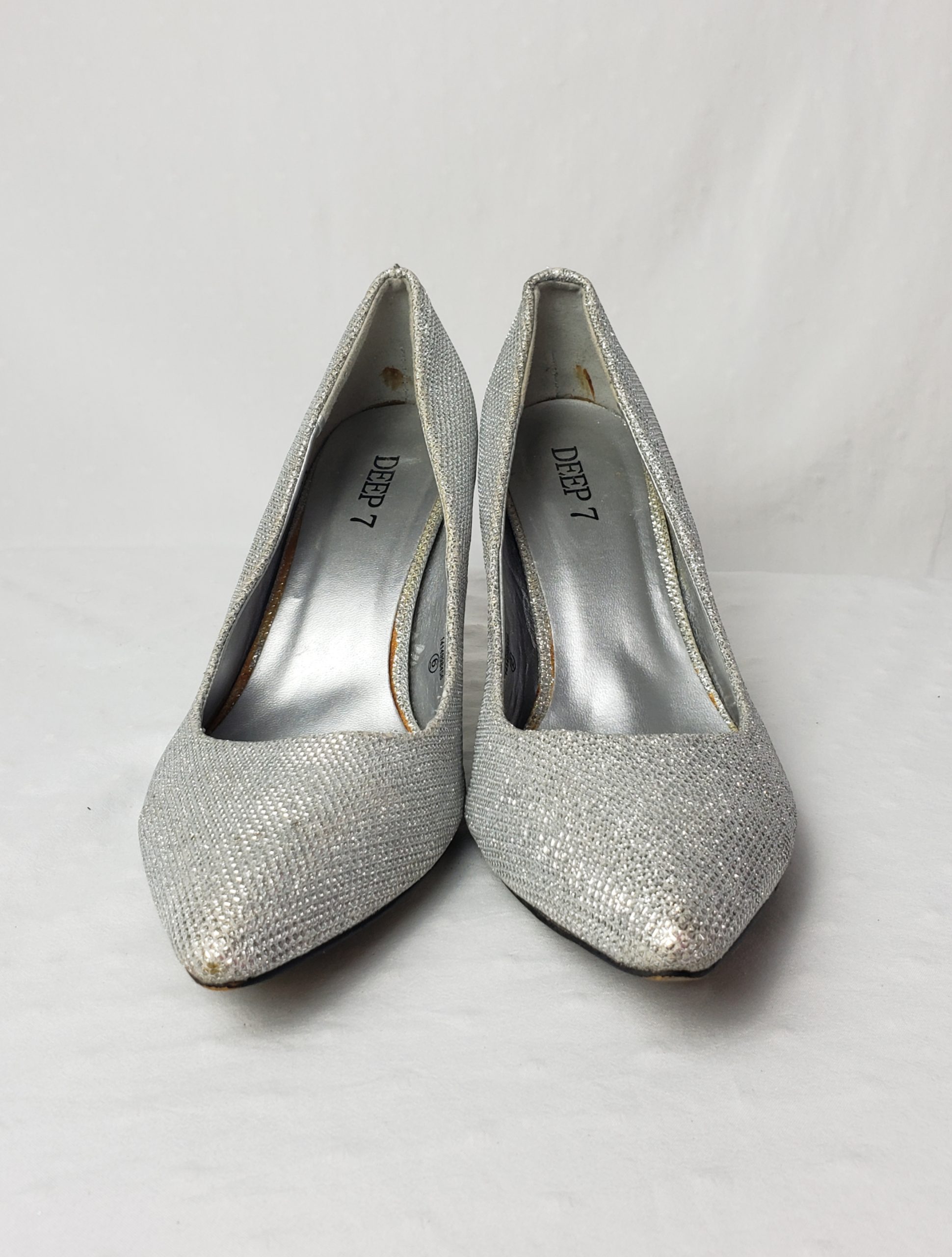 Стильні срібні туфлі на каблуку 10 см - елегантні жіночі туфлі розмір 39 7 Стильні срібні туфлі на каблуку 10 см - елегантні жіночі туфлі розмір 39 - Зображення 7