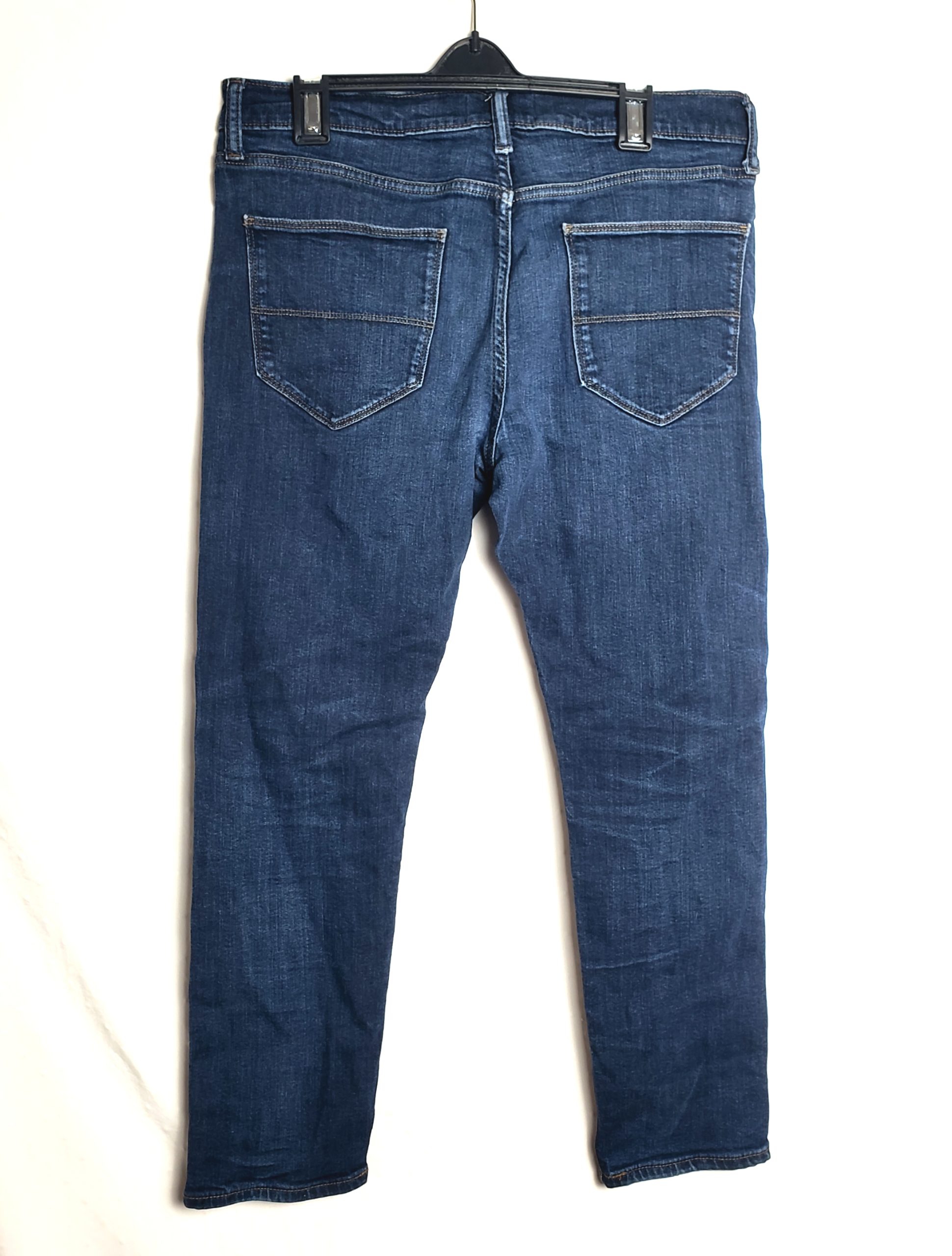 Стильні чоловічі джинси M&S Slim Fit - елегантний темно-синій денім у ідеальному стані 2 Стильні чоловічі джинси M&S Slim Fit - елегантний темно-синій денім у ідеальному стані - Зображення 2