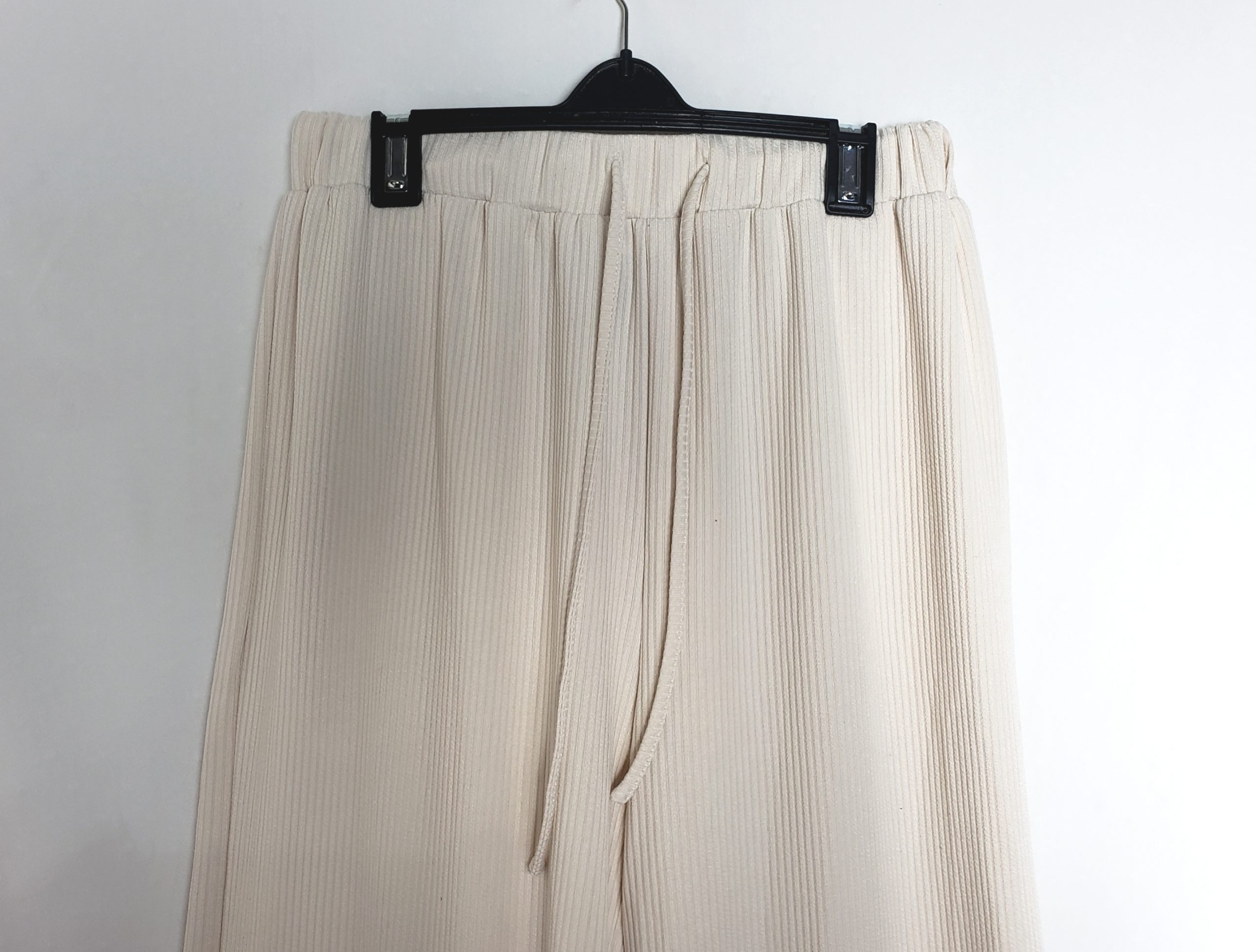 Бежеві широкі штани з поліестеру CIDER - вживаний одяг в ідеальному стані 3 Бежеві широкі штани з поліестеру CIDER - вживаний одяг в ідеальному стані - Зображення 3