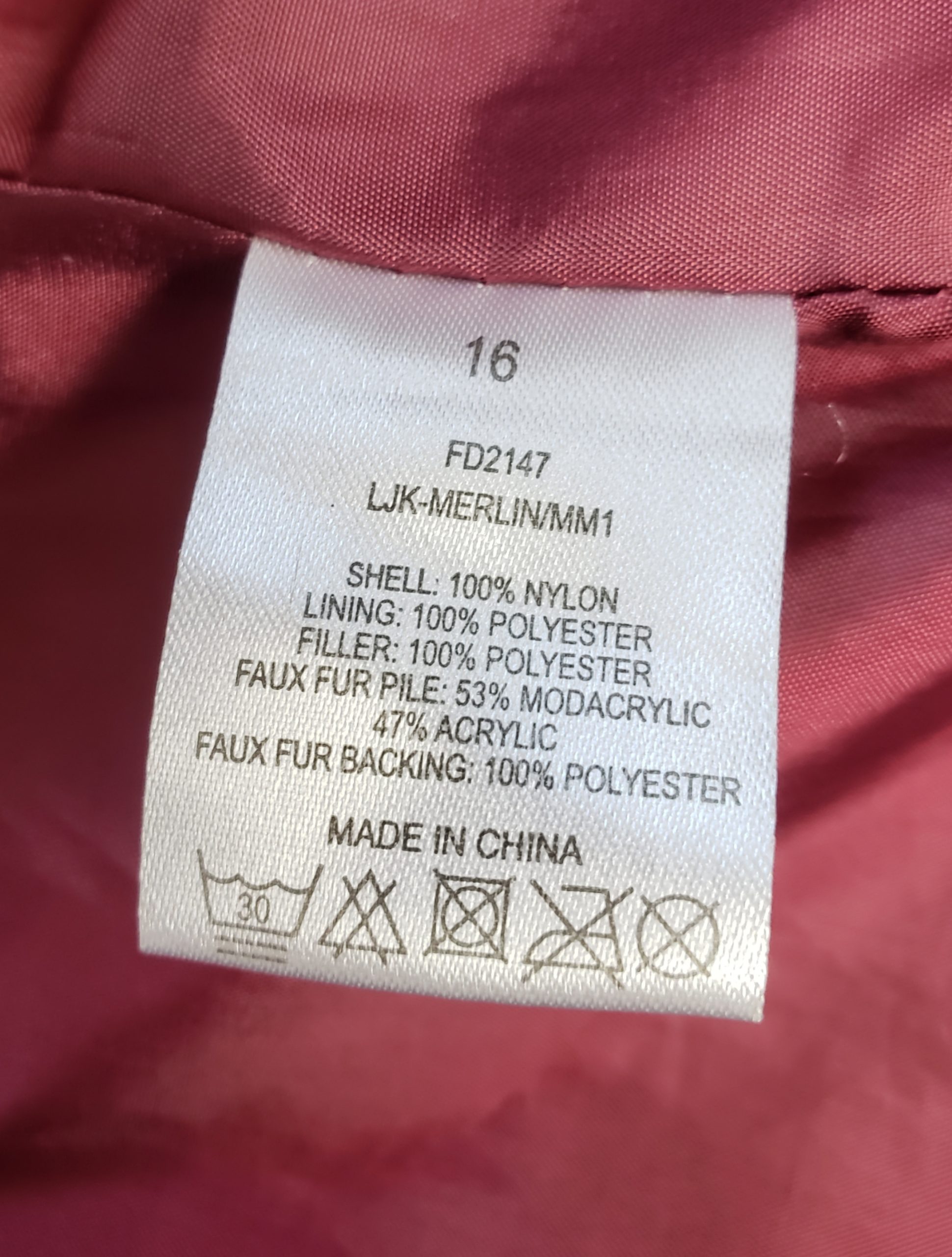 Стильна бордова куртка FLUID - модний пуховик з хутряним капюшоном, елегантний зимовий одяг 9 Стильна бордова куртка FLUID - модний пуховик з хутряним капюшоном, елегантний зимовий одяг - Зображення 9