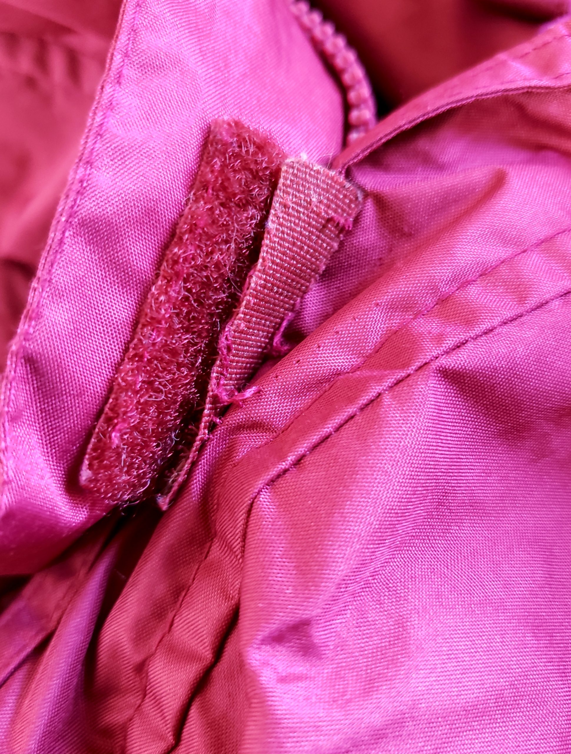 Вітровка червоно-чорна вінтажна - стильний верхній одяг для активного життя та міжсезоння 5 Вітровка червоно-чорна вінтажна - стильний верхній одяг для активного життя та міжсезоння - Зображення 5