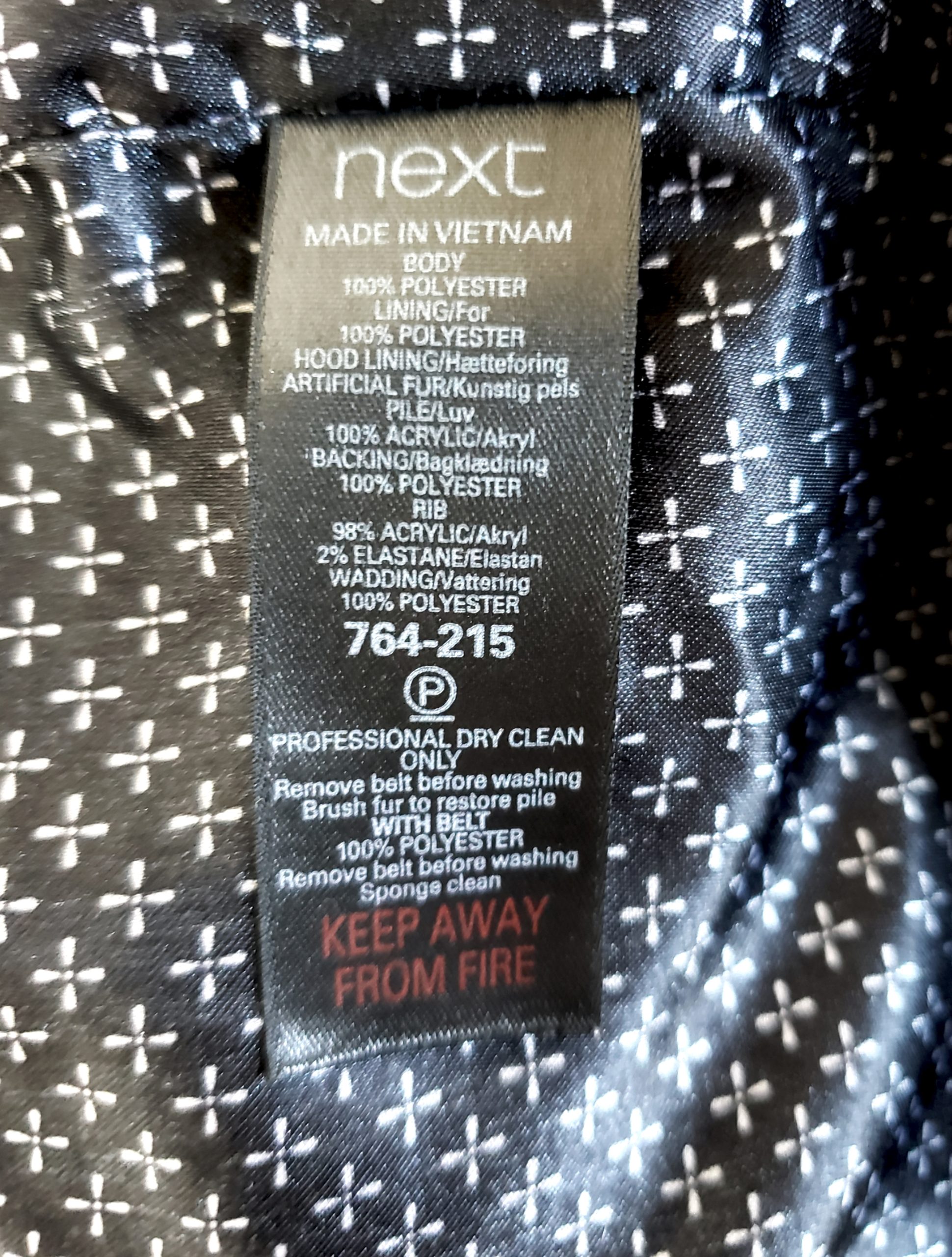 Стильна чорна куртка Next з хутряним коміром - елегантний зимовий тренд для модних жінок 10 Стильна чорна куртка Next з хутряним коміром - елегантний зимовий тренд для модних жінок - Зображення 10