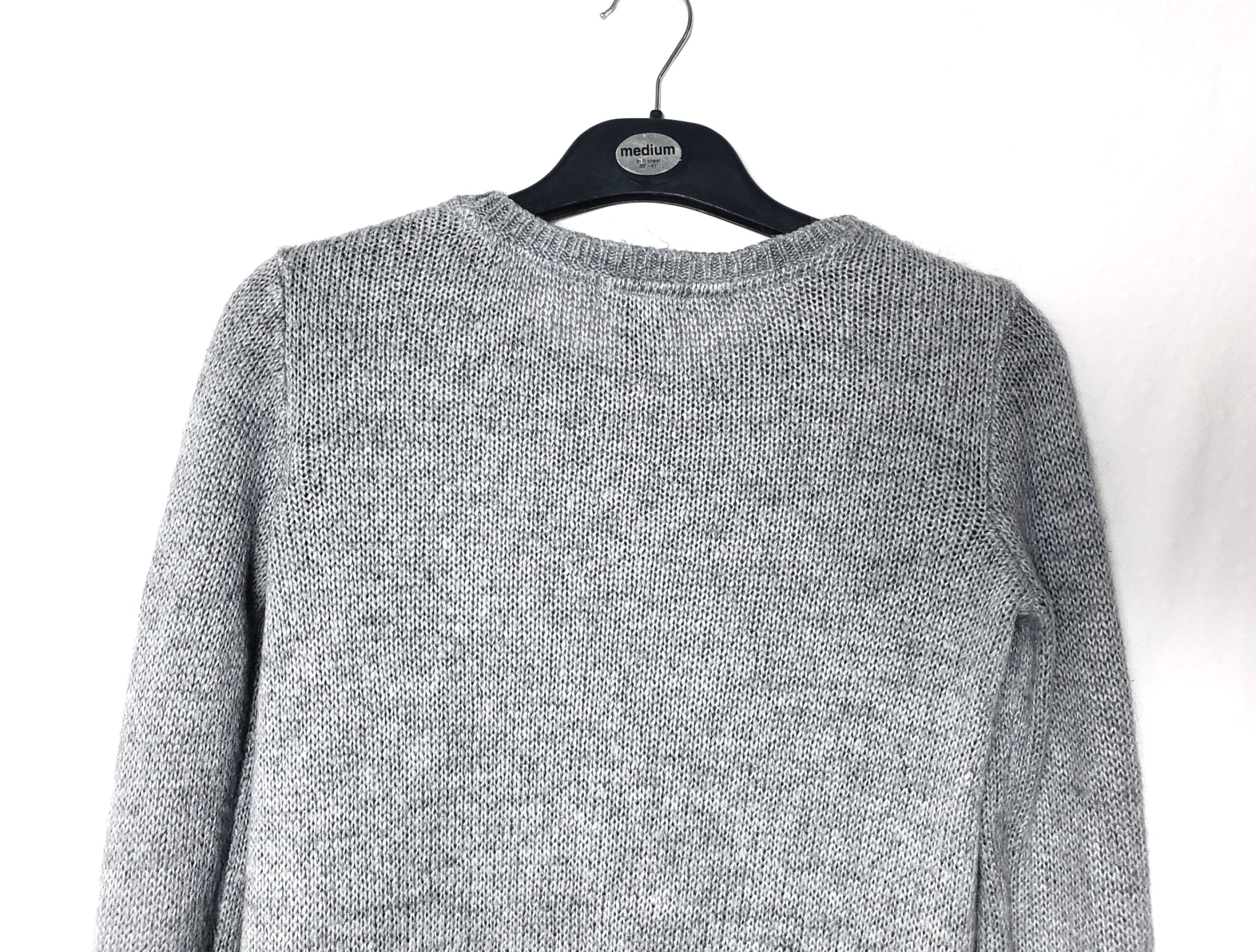 Стильний сірий светр H&M - елегантна вовняна кофта для модного гардеробу 4 Стильний сірий светр H&M - елегантна вовняна кофта для модного гардеробу - Зображення 4