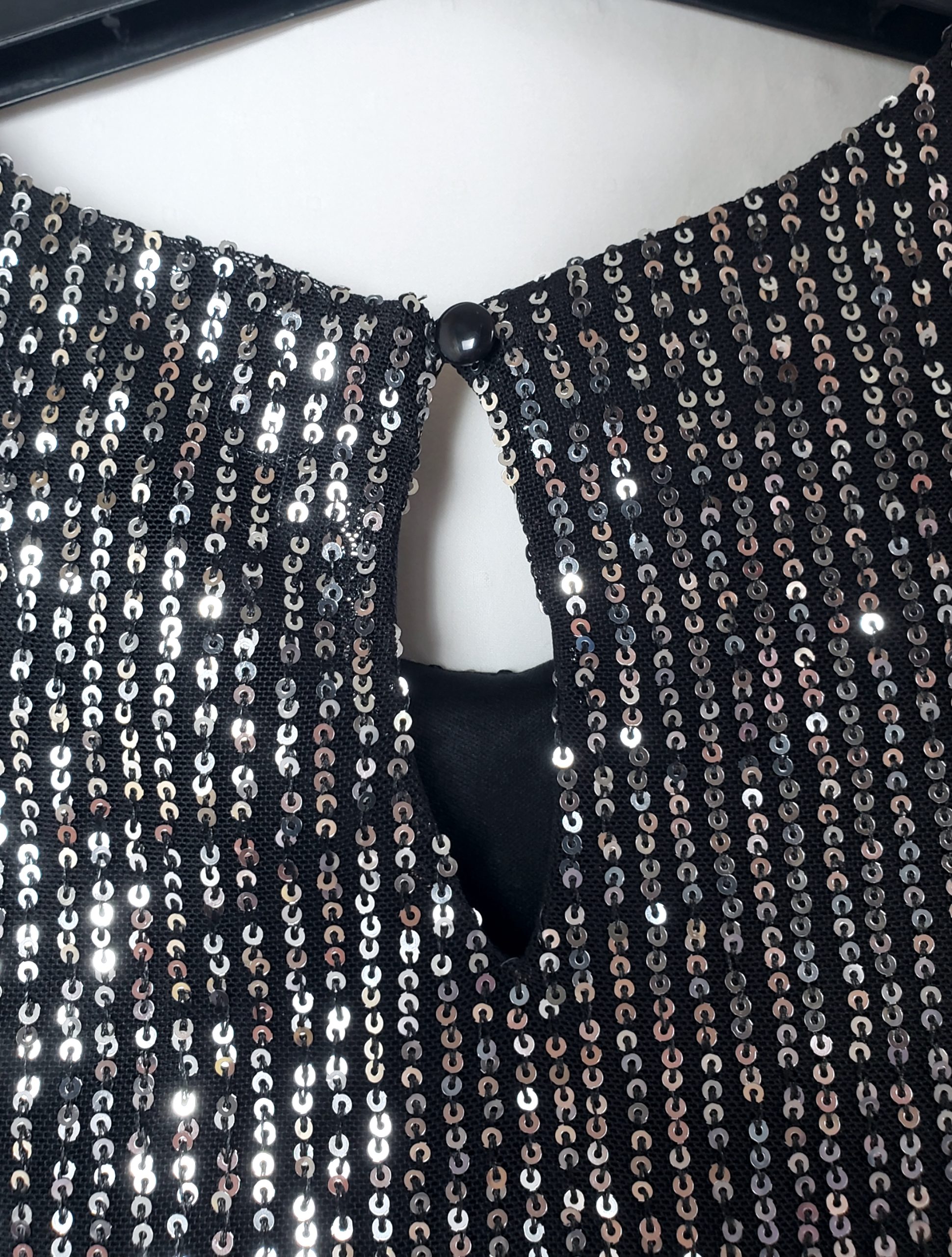 Чорний топ з паєтками без рукавів Apricot - елегантний святковий топ жіночий 2 Чорний топ з паєтками без рукавів Apricot - елегантний святковий топ жіночий - Зображення 2