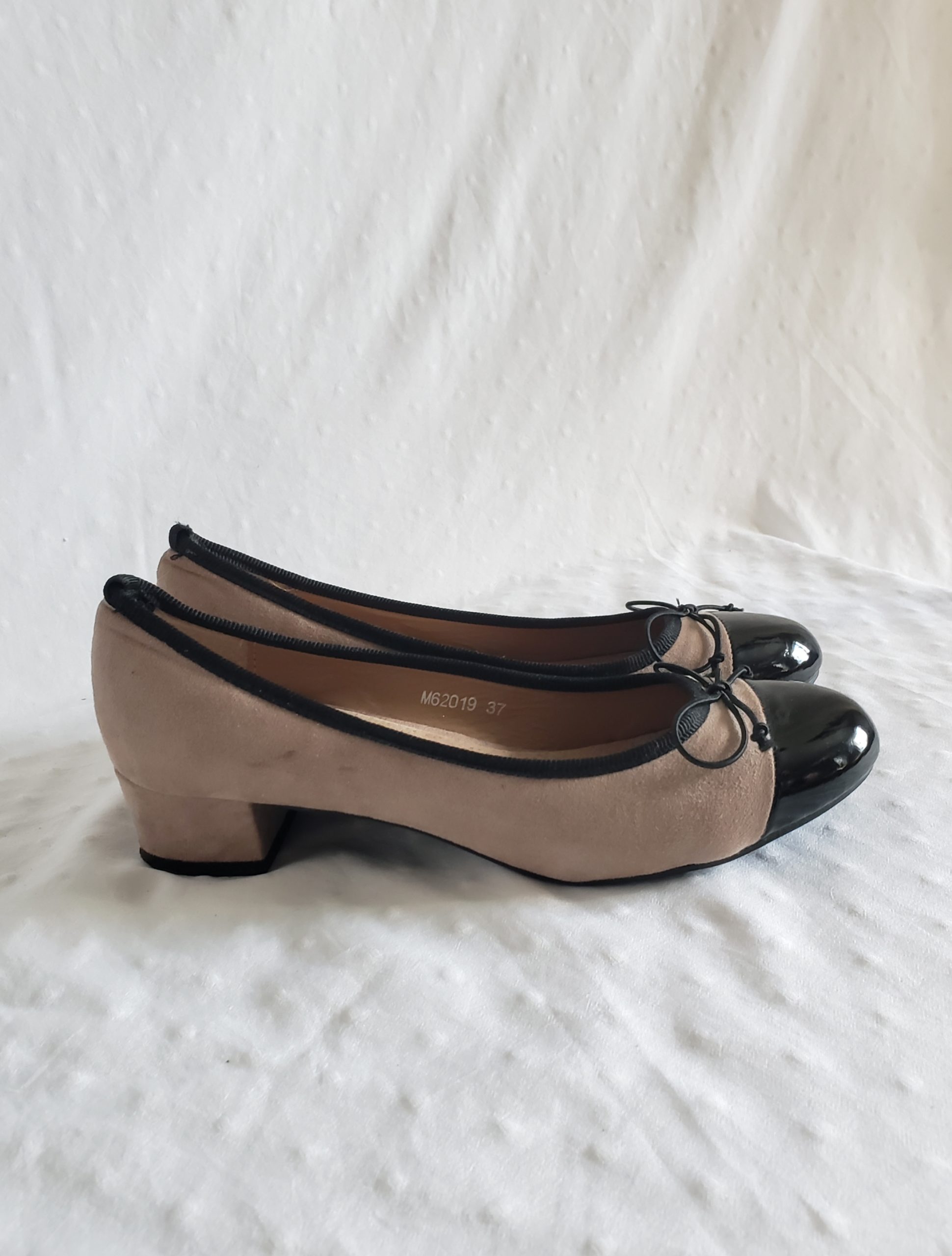 Балетки жіночі літні бежеві з чорним розмір 37 - елегантне взуття з штучної замші 2 Балетки жіночі літні бежеві з чорним розмір 37 - елегантне взуття з штучної замші - Зображення 2