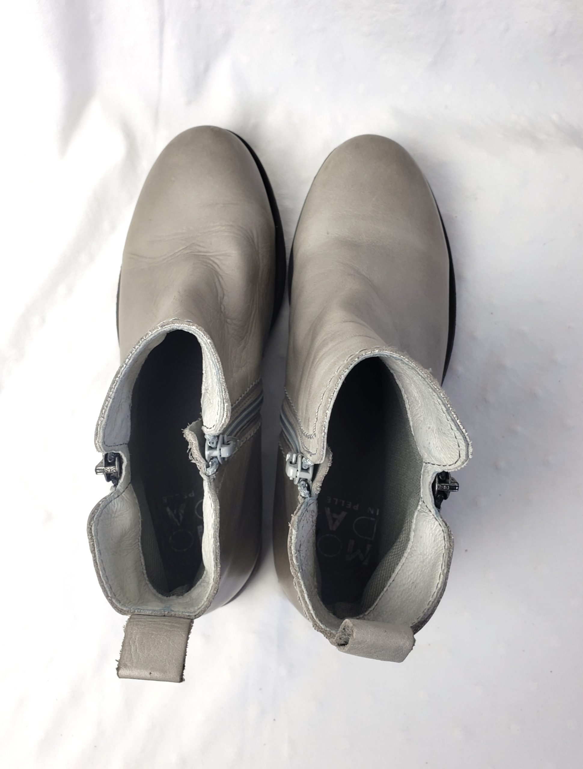 Сірі шкіряні черевики 37 розміру - ідеальне весняно-осіннє взуття для щоденного стилю 4 Сірі шкіряні черевики 37 розміру - ідеальне весняно-осіннє взуття для щоденного стилю - Зображення 4
