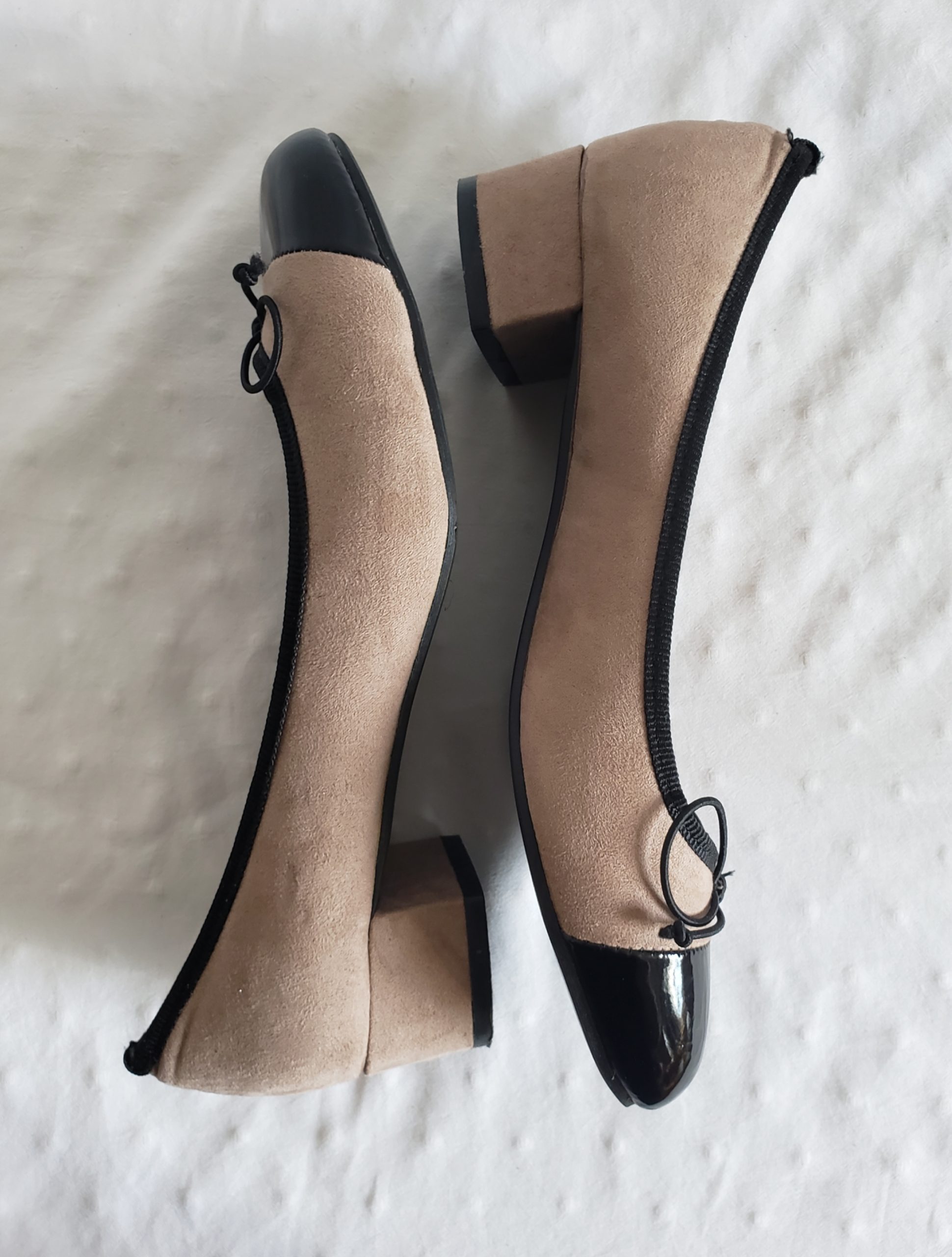 Балетки жіночі літні бежеві з чорним розмір 37 - елегантне взуття з штучної замші 4 Балетки жіночі літні бежеві з чорним розмір 37 - елегантне взуття з штучної замші - Зображення 4