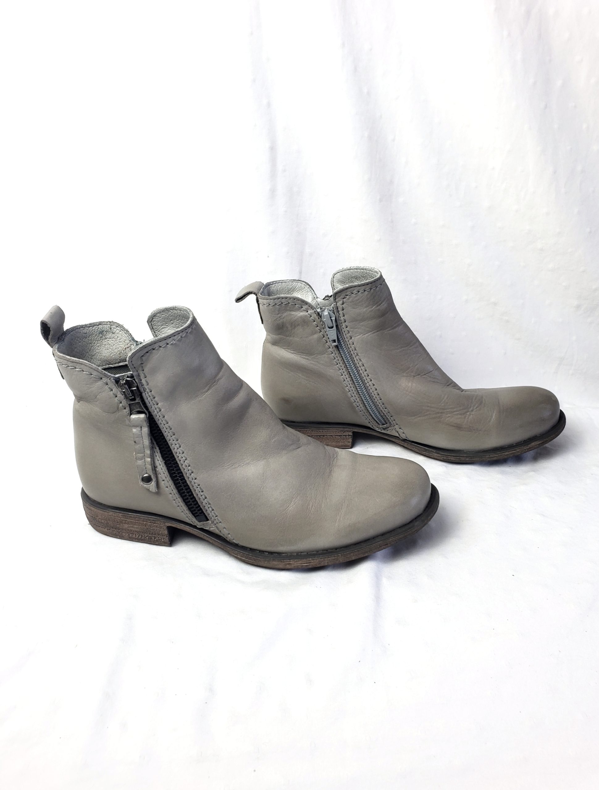 Сірі шкіряні черевики 37 розміру - ідеальне весняно-осіннє взуття для щоденного стилю 1 Сірі шкіряні черевики 37 розміру - ідеальне весняно-осіннє взуття для щоденного стилю