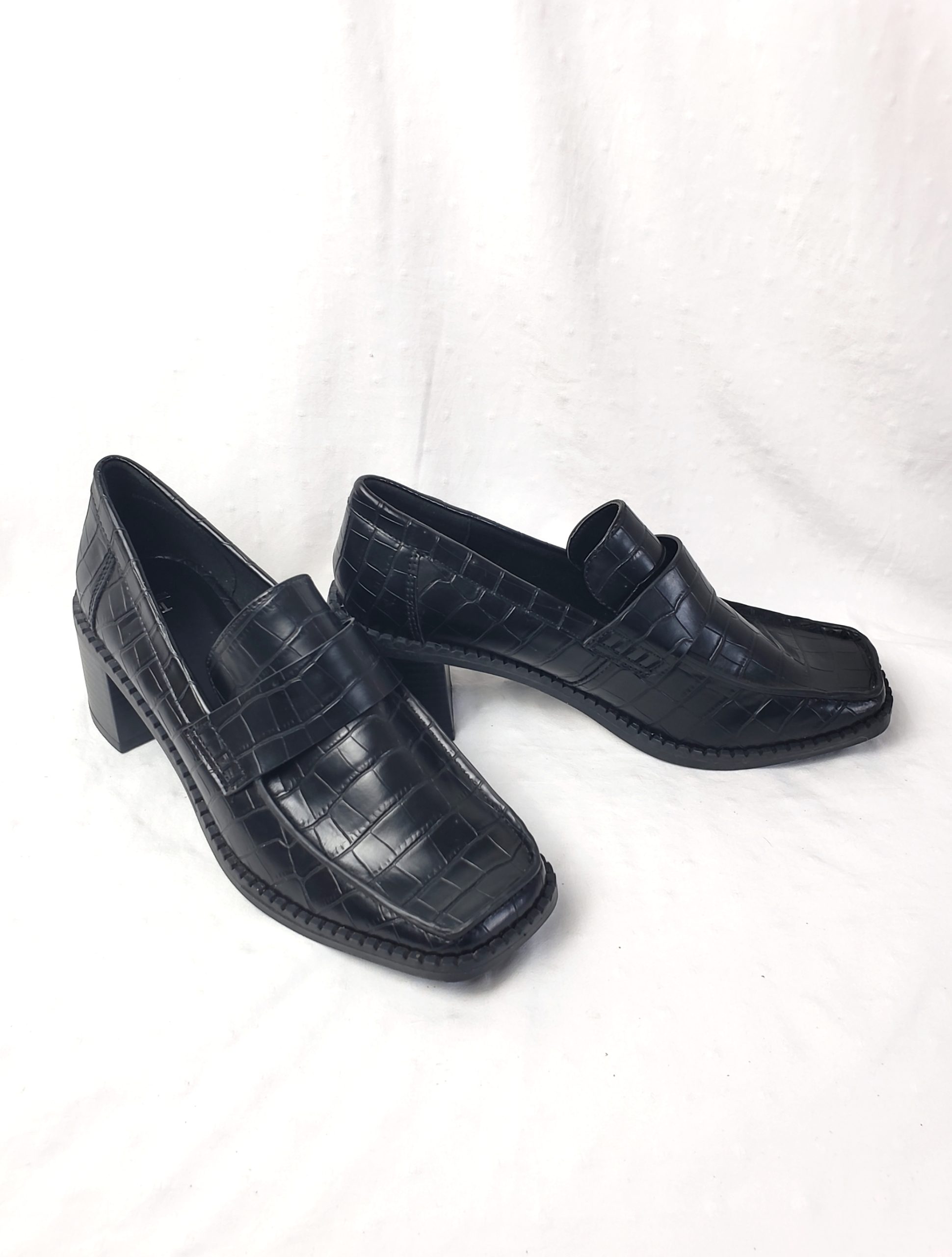 Стильні чорні туфлі з лакованої шкіри - елегантні лофери з крокодиловим принтом 2 Стильні чорні туфлі з лакованої шкіри - елегантні лофери з крокодиловим принтом - Зображення 2