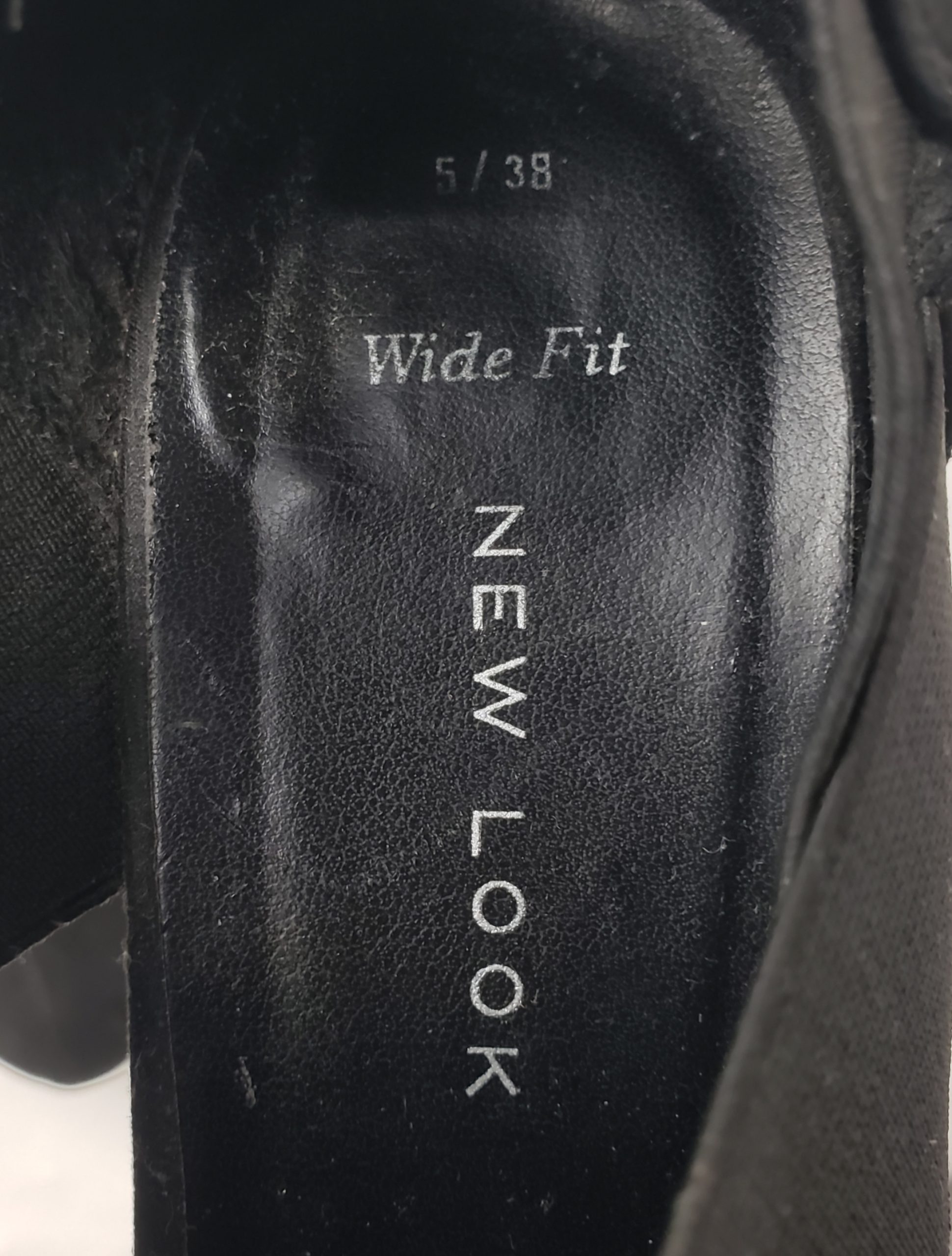 Стильні чорні замшеві туфлі New Look 38 розмір - елегантний каблук 12 см для модних жінок 8 Стильні чорні замшеві туфлі New Look 38 розмір - елегантний каблук 12 см для модних жінок - Зображення 8