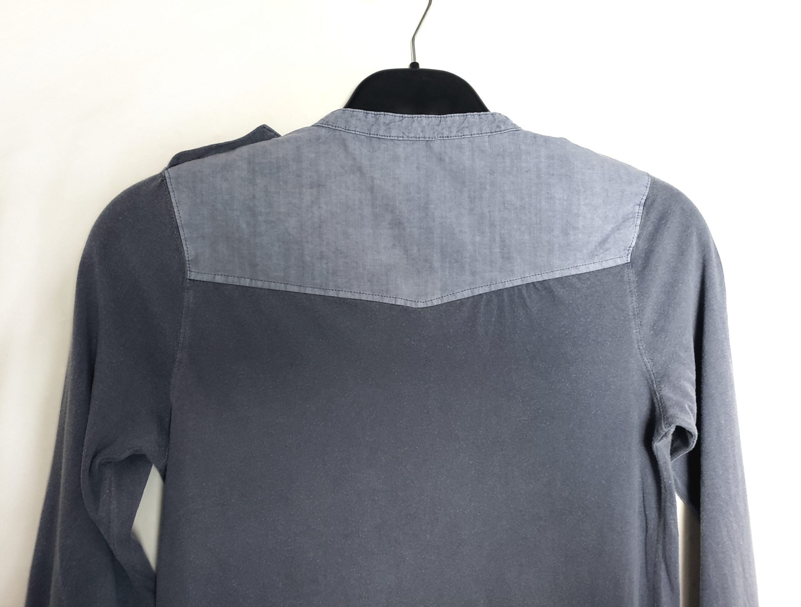 Сіра бавовняна сорочка з довгим рукавом - повсякденний стиль для офісу та відпочинку 4 Сіра бавовняна сорочка з довгим рукавом - повсякденний стиль для офісу та відпочинку - Зображення 4