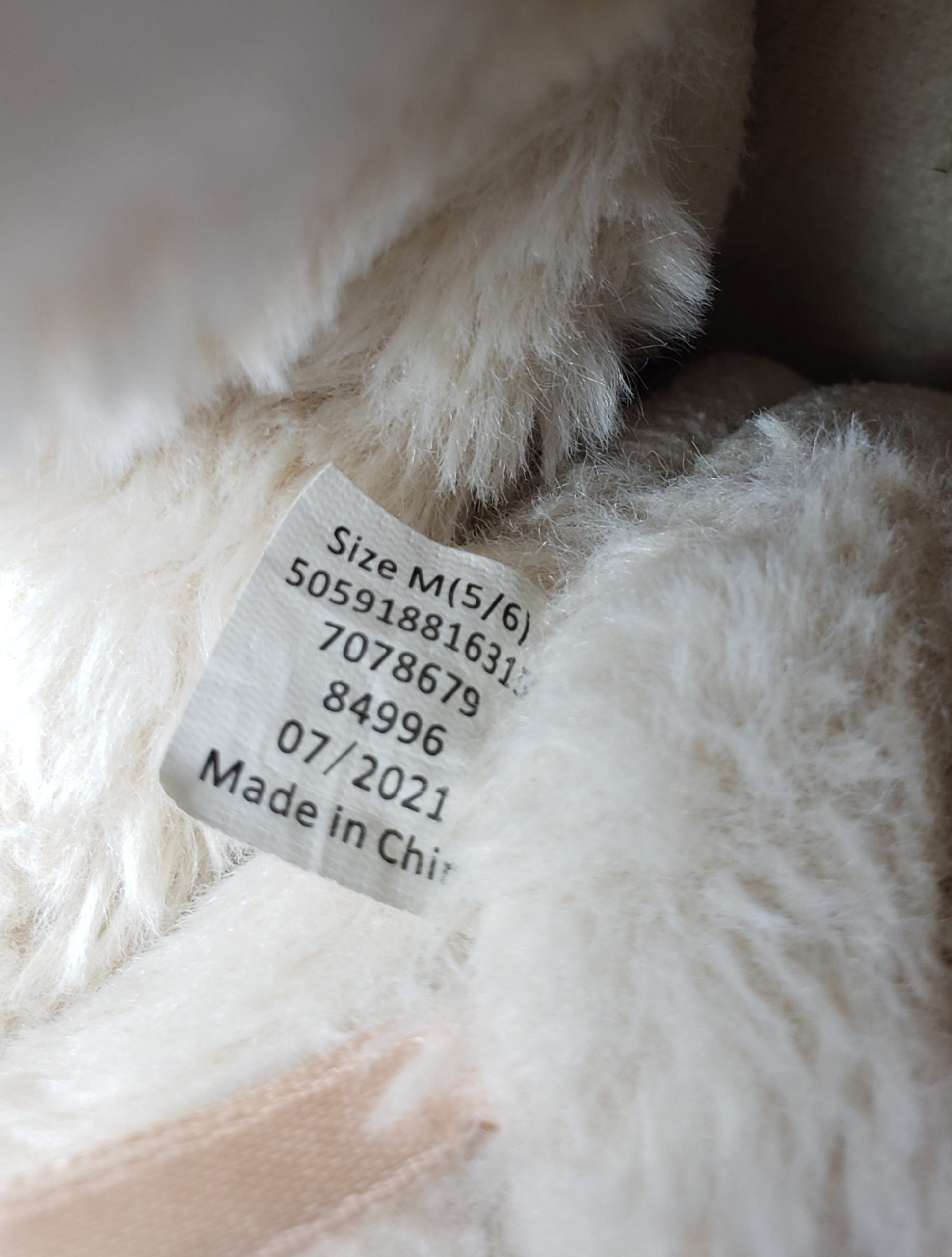 Бежеві тапочки з хутром розмір 41 - зимове взуття для дому в ідеальному стані 7 Бежеві тапочки з хутром розмір 41 - зимове взуття для дому в ідеальному стані - Зображення 7