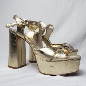 Стильні золоті босоніжки на платформі - елегантне взуття для модних образів, розмір 39