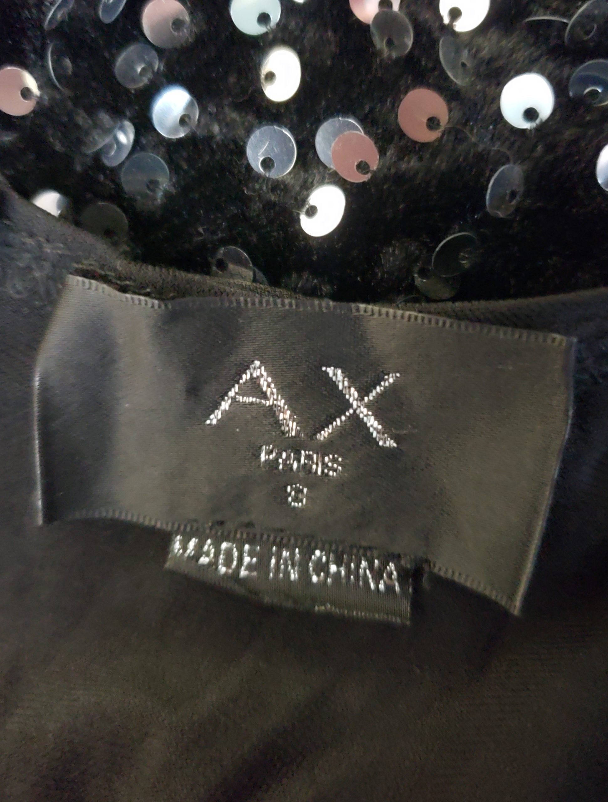 Чорна коктейльна сукня з паєтками - ідеальна для вечірок та святкових подій 7 Чорна коктейльна сукня з паєтками - ідеальна для вечірок та святкових подій - Зображення 7