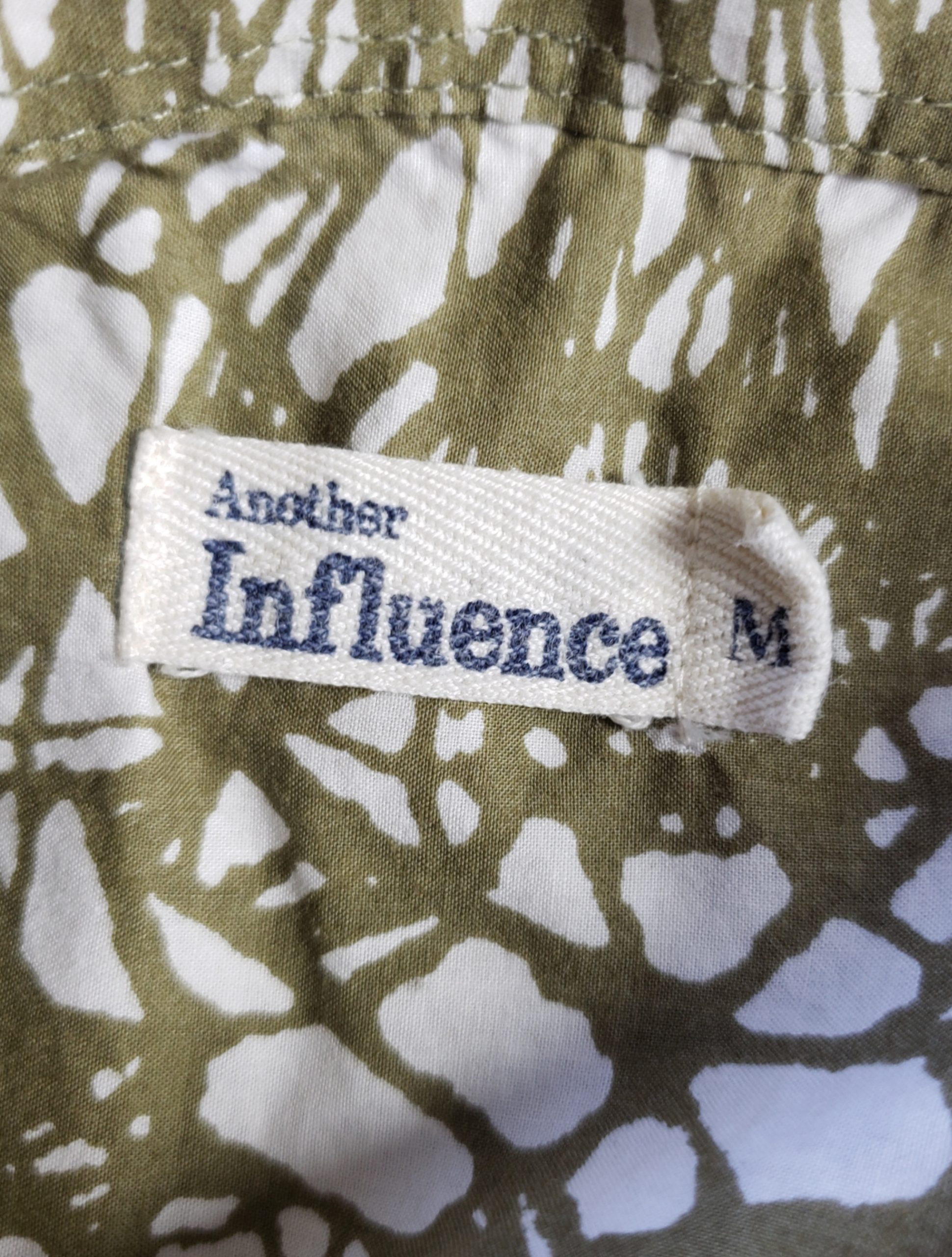 Стильна сорочка Another Influence з принтом - модний тренд багатокольорового дизайну 8 Стильна сорочка Another Influence з принтом - модний тренд багатокольорового дизайну - Зображення 8