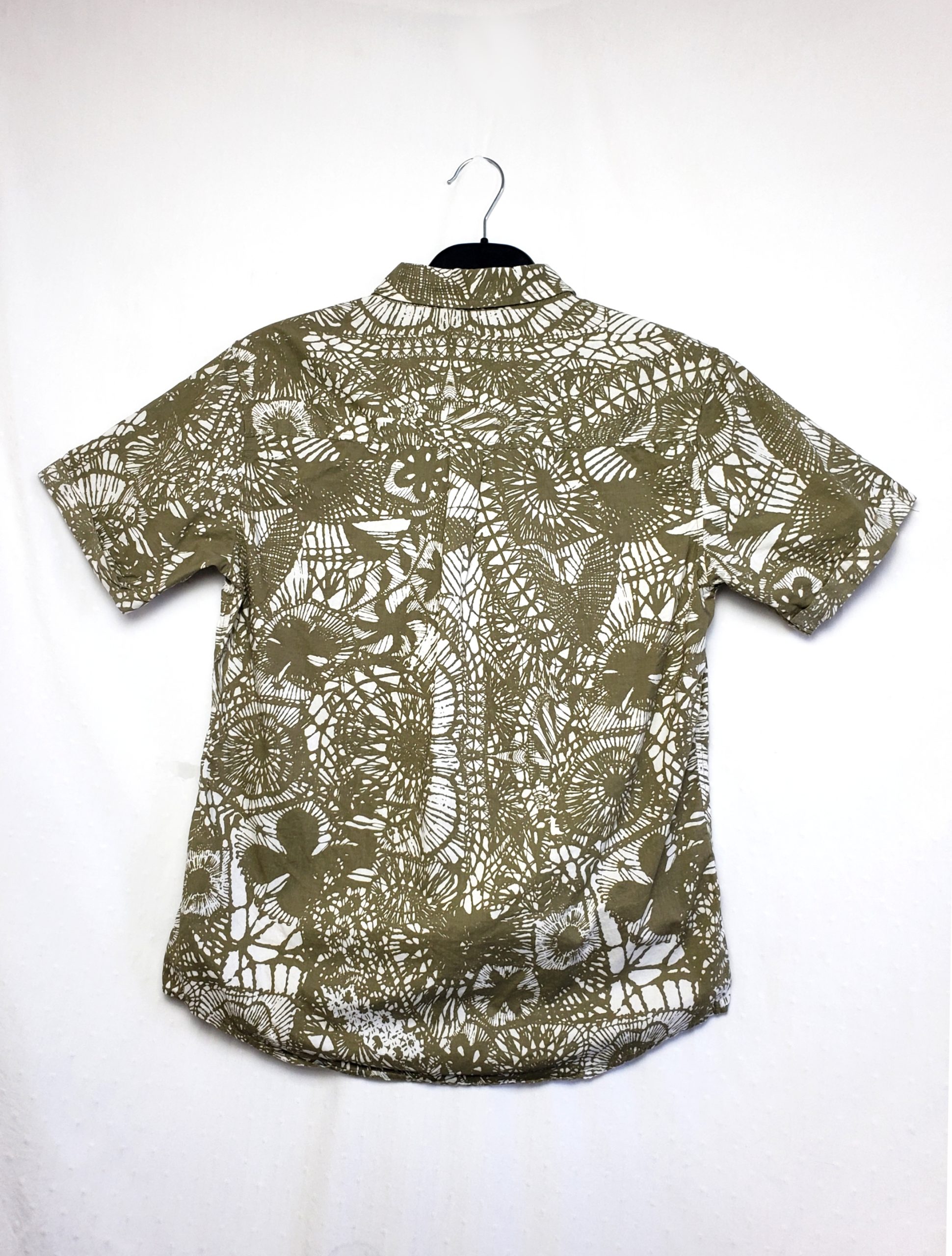 Стильна сорочка Another Influence з принтом - модний тренд багатокольорового дизайну 2 Стильна сорочка Another Influence з принтом - модний тренд багатокольорового дизайну - Зображення 2