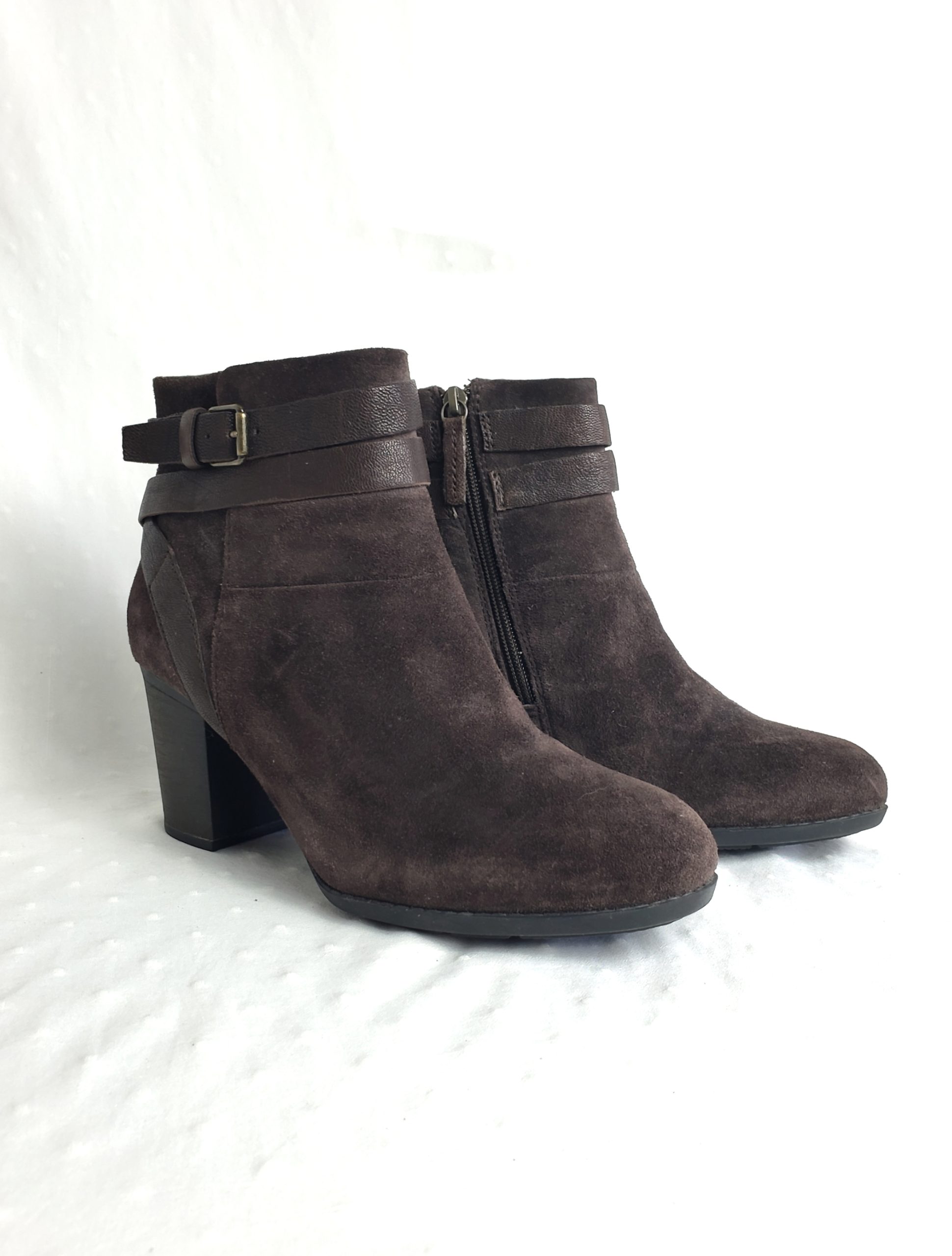 Стильні коричневі черевики Clarks Collection - елегантна замша з каблуком 9 см, розмір 40 1 Стильні коричневі черевики Clarks Collection - елегантна замша з каблуком 9 см, розмір 40