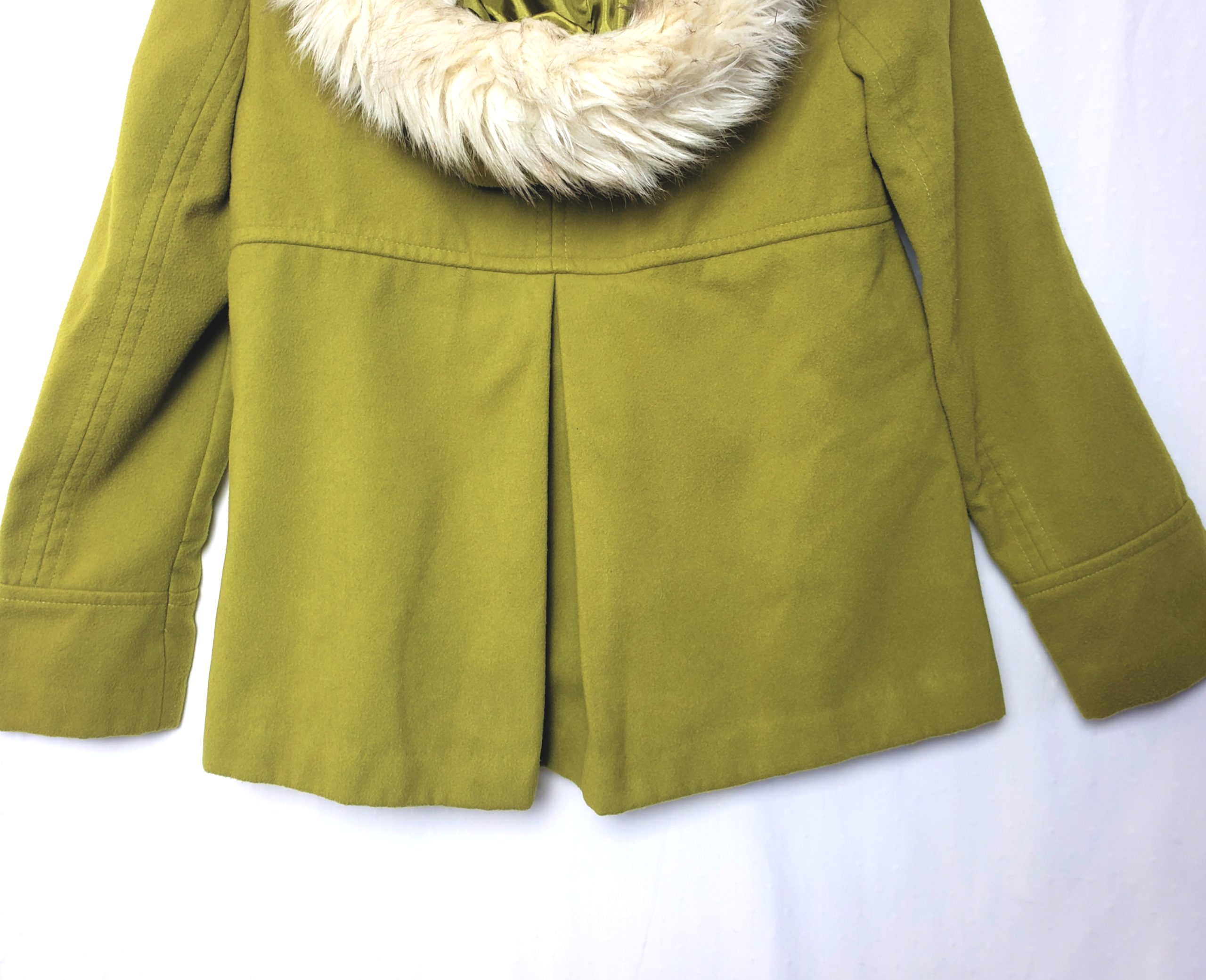 Жіноче пальто Topshop салатового кольору з хутряним коміром - вживаний одяг розмір 36 5 Жіноче пальто Topshop салатового кольору з хутряним коміром - вживаний одяг розмір 36 - Зображення 5