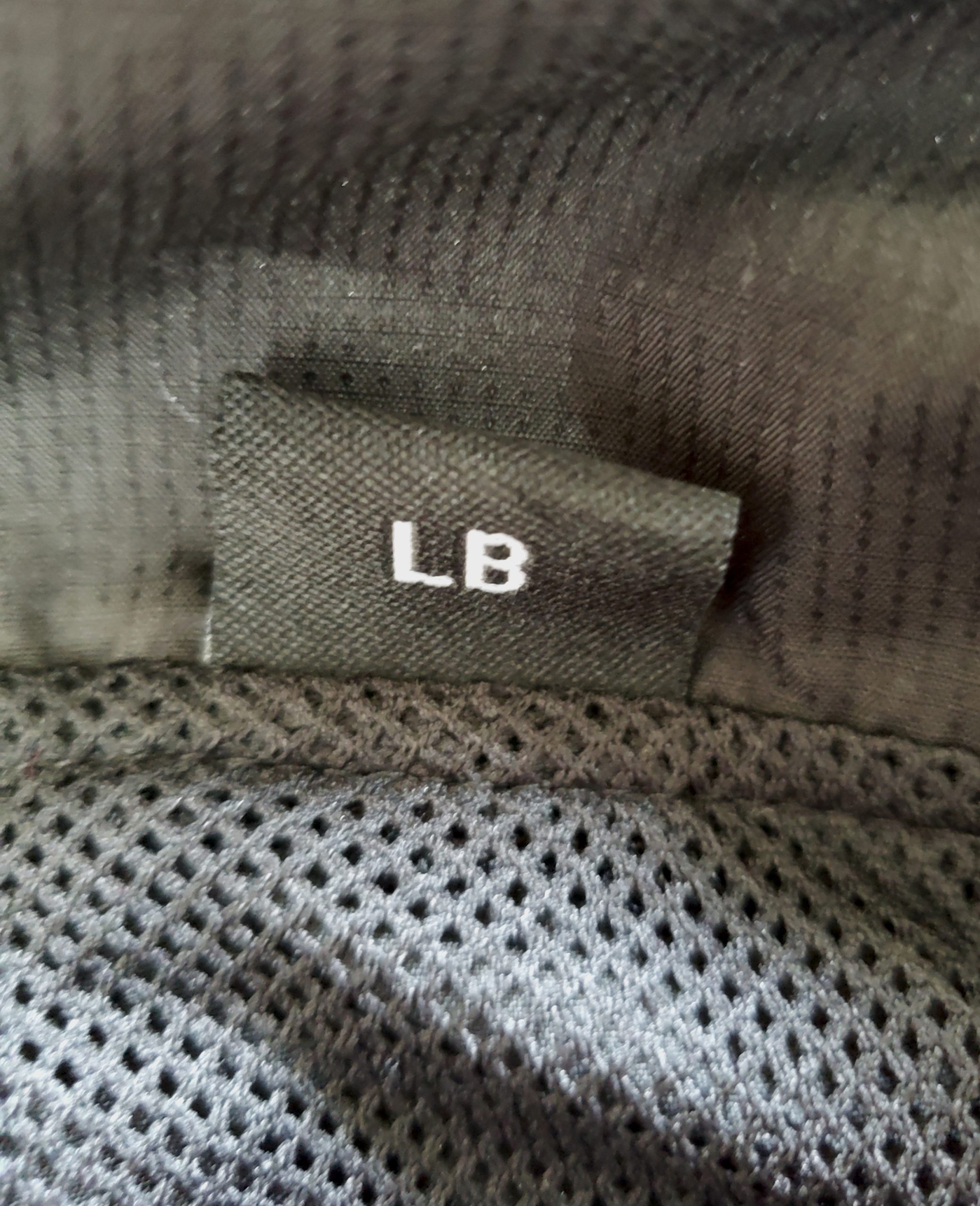 Спортивна куртка чорно-червона для активного відпочинку осінь-зима | Вітровка для бігу та тренувань 8 Спортивна куртка чорно-червона для активного відпочинку осінь-зима | Вітровка для бігу та тренувань - Зображення 8