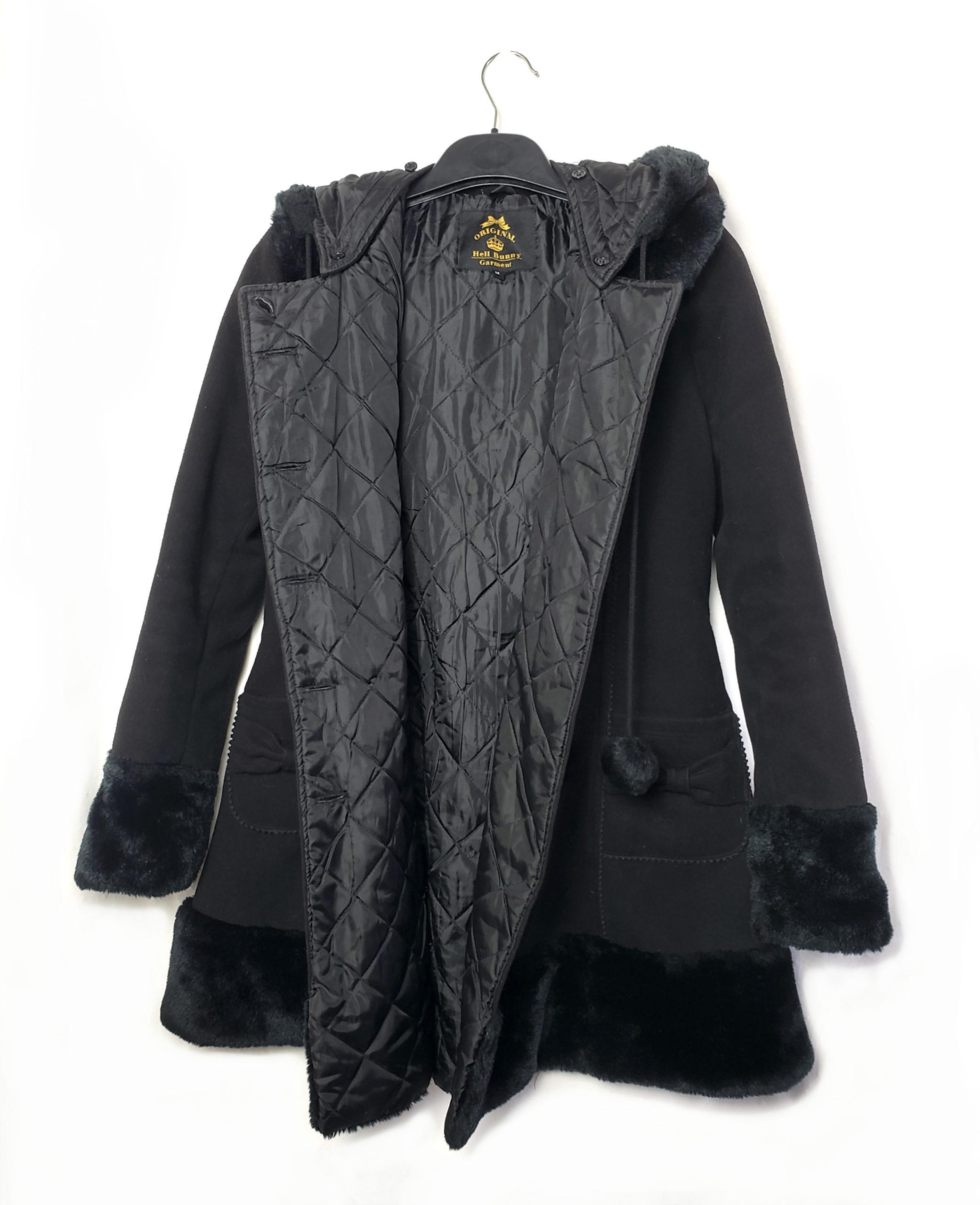 Чорне пальто з капюшоном і хутром Hell Bunny - готичний стиль на осінь зиму 2 Чорне пальто з капюшоном і хутром Hell Bunny - готичний стиль на осінь зиму - Зображення 2