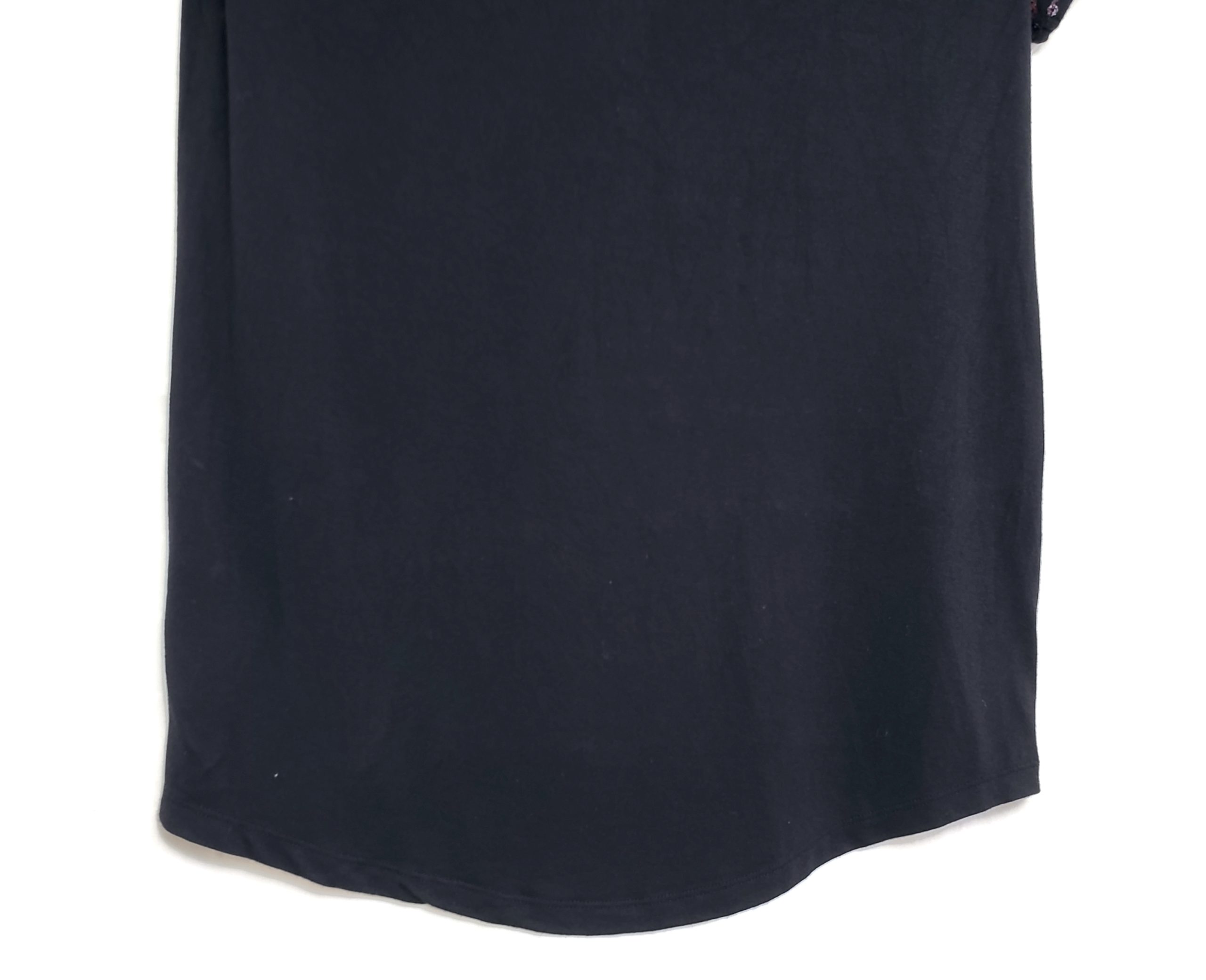 Стильна чорна футболка M&S з паєтками та вишивкою Glitter для дівчинки 11-12 років - модний тренд 3 Стильна чорна футболка M&S з паєтками та вишивкою Glitter для дівчинки 11-12 років - модний тренд - Зображення 3