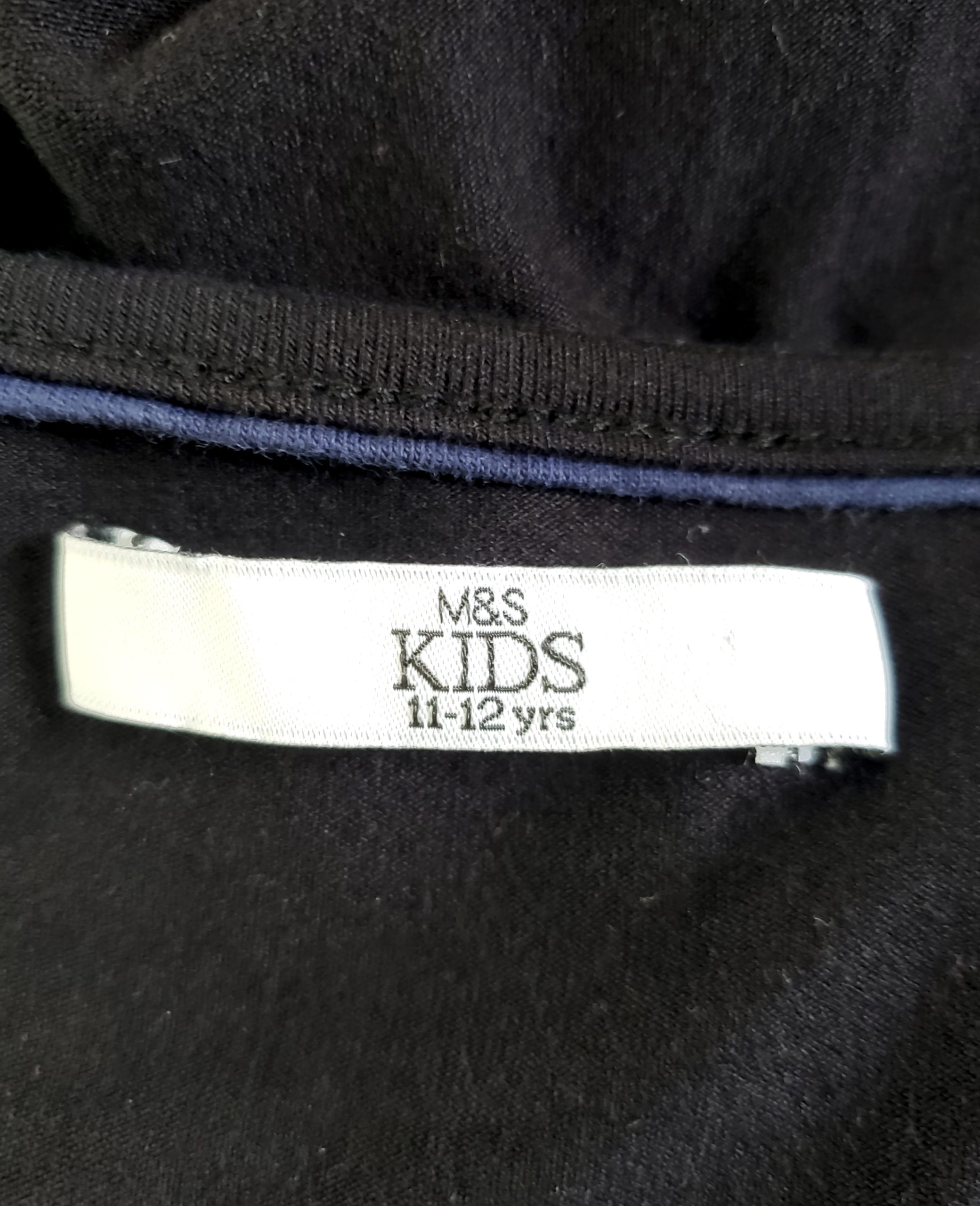 Стильна чорна футболка M&S з паєтками та вишивкою Glitter для дівчинки 11-12 років - модний тренд 9 Стильна чорна футболка M&S з паєтками та вишивкою Glitter для дівчинки 11-12 років - модний тренд - Зображення 9