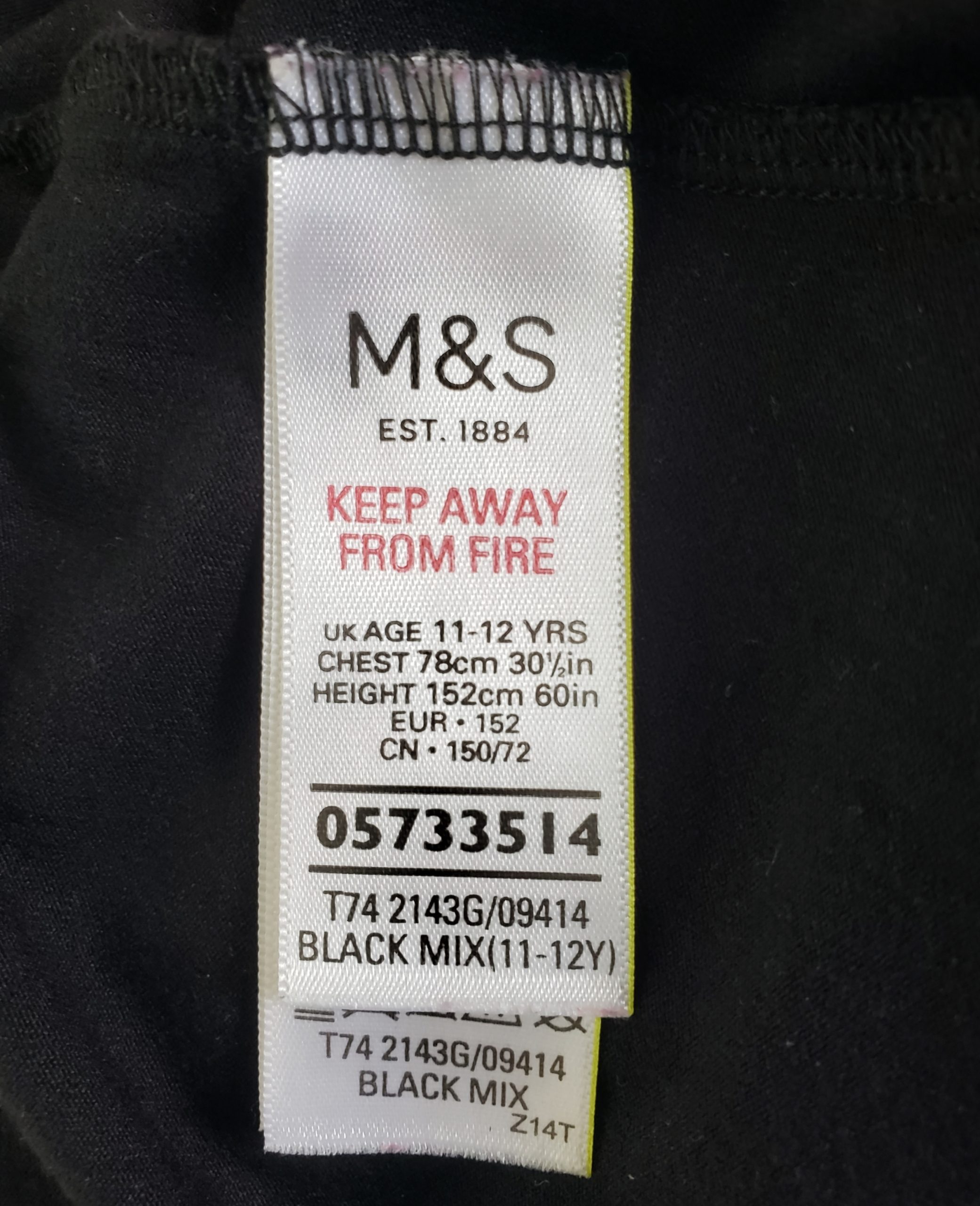 Стильна чорна футболка M&S з паєтками та вишивкою Glitter для дівчинки 11-12 років - модний тренд 8 Стильна чорна футболка M&S з паєтками та вишивкою Glitter для дівчинки 11-12 років - модний тренд - Зображення 8