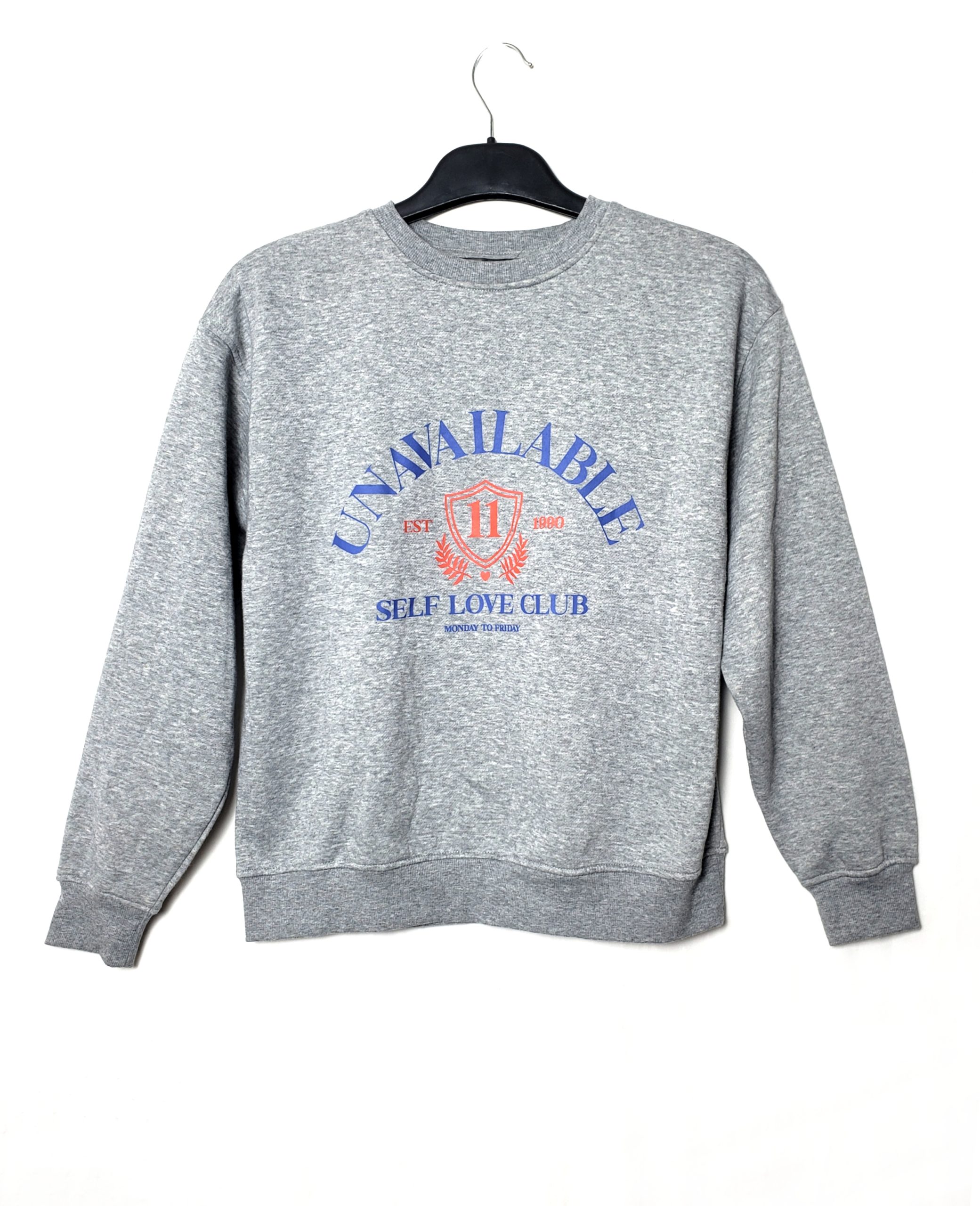 Сірий світшот з написом - вживаний одяг для повсякденного стилю та осінньо-зимового сезону 1 Сірий світшот з написом - вживаний одяг для повсякденного стилю та осінньо-зимового сезону