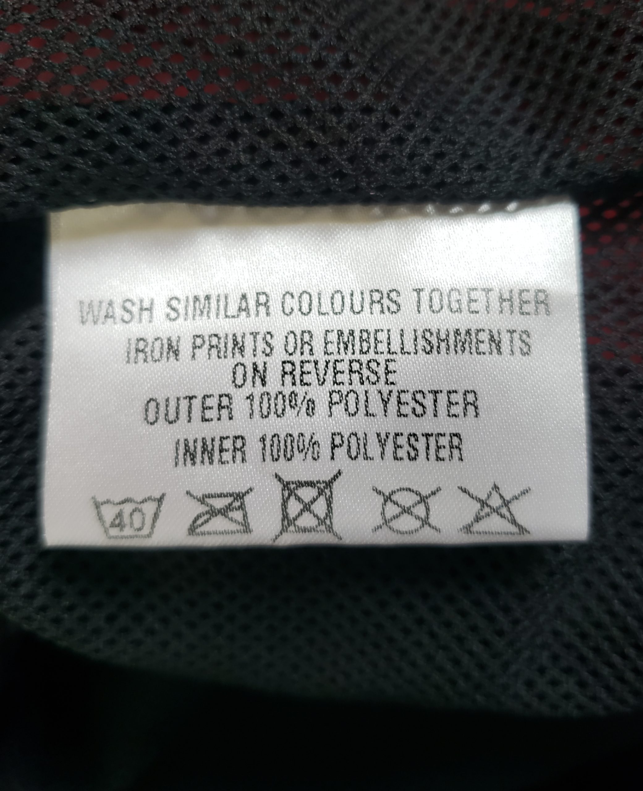 Спортивна куртка чорно-червона для активного відпочинку осінь-зима | Вітровка для бігу та тренувань 9 Спортивна куртка чорно-червона для активного відпочинку осінь-зима | Вітровка для бігу та тренувань - Зображення 9