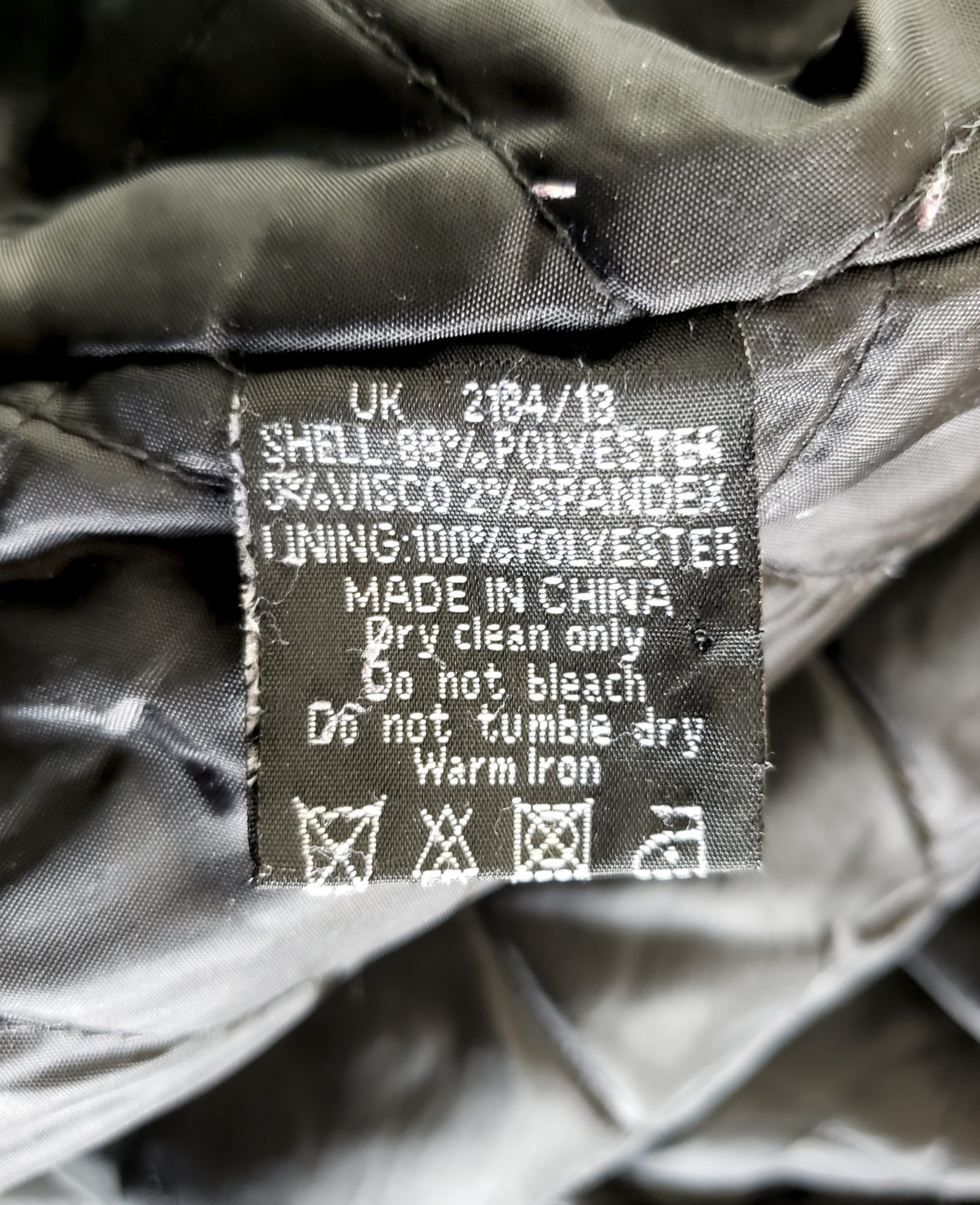 Чорне пальто з капюшоном і хутром Hell Bunny - готичний стиль на осінь зиму 8 Чорне пальто з капюшоном і хутром Hell Bunny - готичний стиль на осінь зиму - Зображення 8