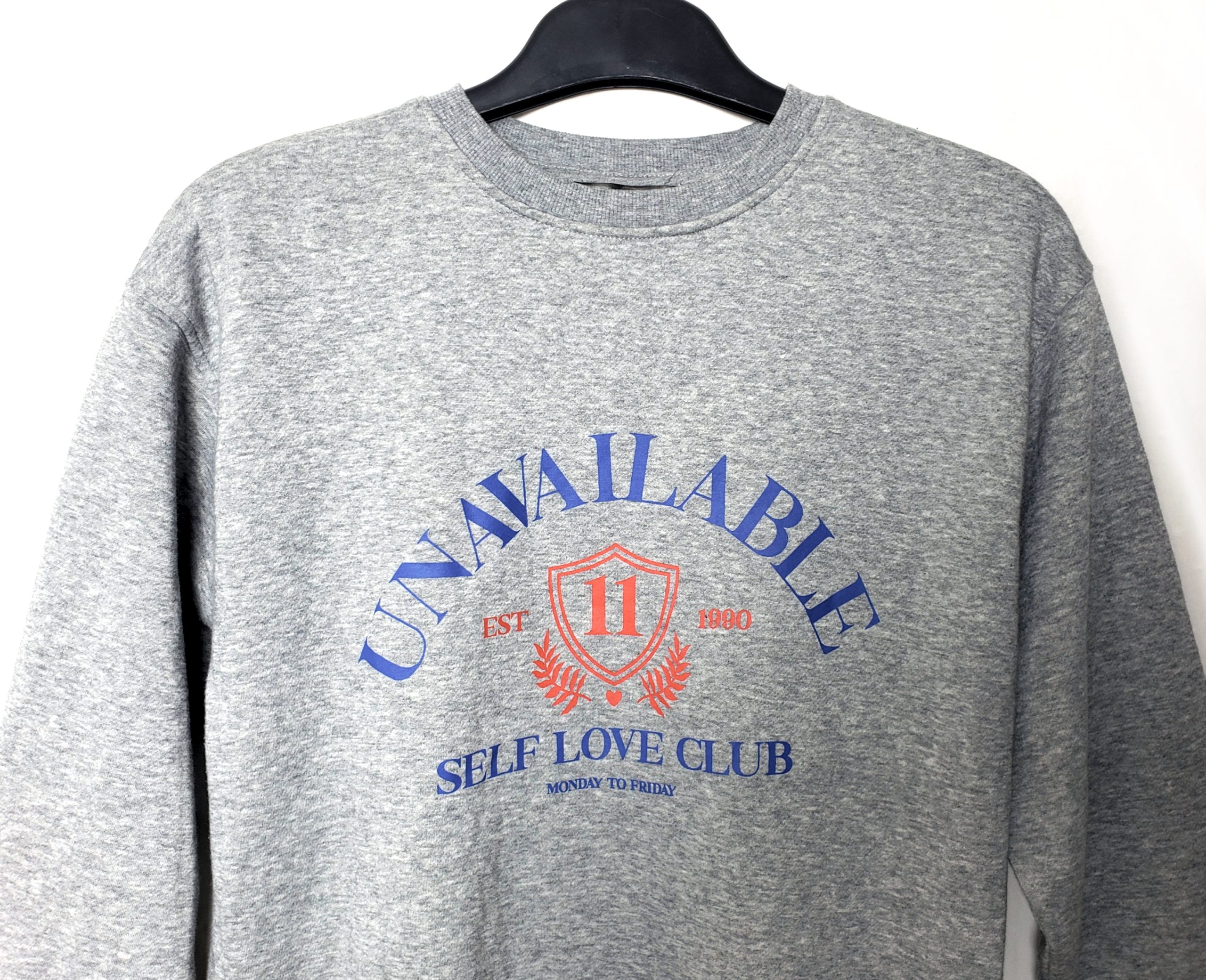 Сірий світшот з написом - вживаний одяг для повсякденного стилю та осінньо-зимового сезону 3 Сірий світшот з написом - вживаний одяг для повсякденного стилю та осінньо-зимового сезону - Зображення 3