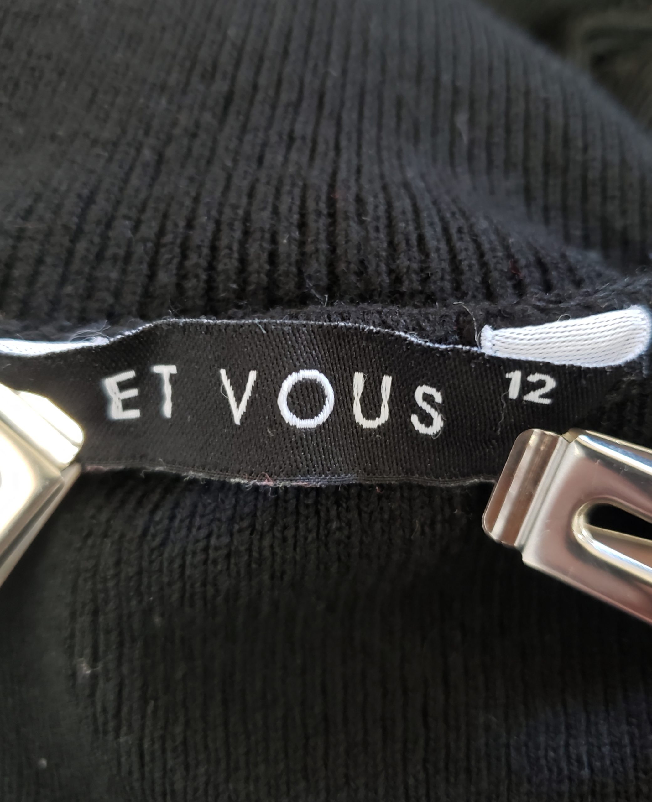 Чорна жіноча кофта ET VOUS з вирізом - елегантний светр з довгим рукавом розмір 12 10 Чорна жіноча кофта ET VOUS з вирізом - елегантний светр з довгим рукавом розмір 12 - Зображення 10