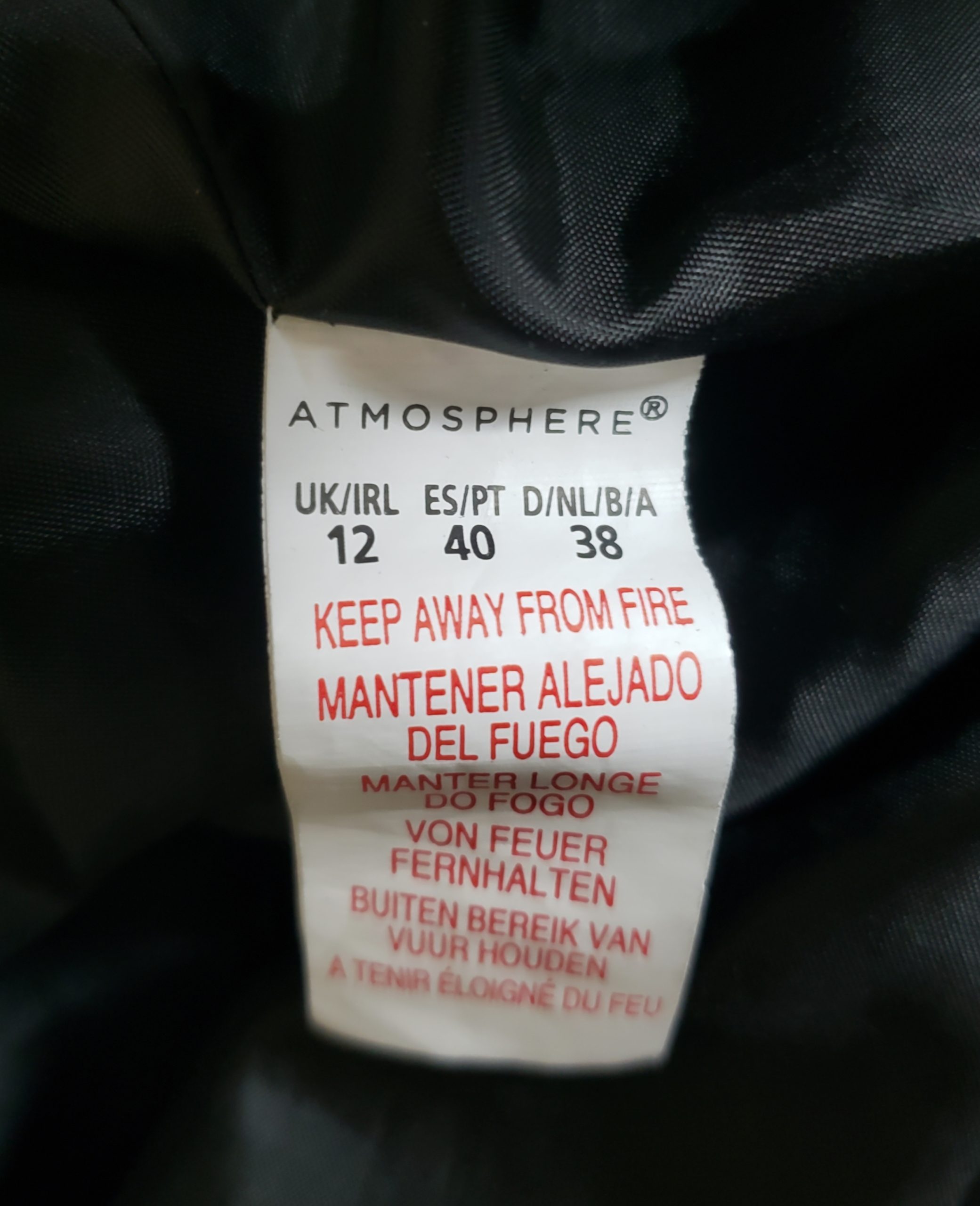 Чорне жіноче пальто Atmosphere з двобортним застібанням - елегантний верхній одяг 9 Чорне жіноче пальто Atmosphere з двобортним застібанням - елегантний верхній одяг - Зображення 9