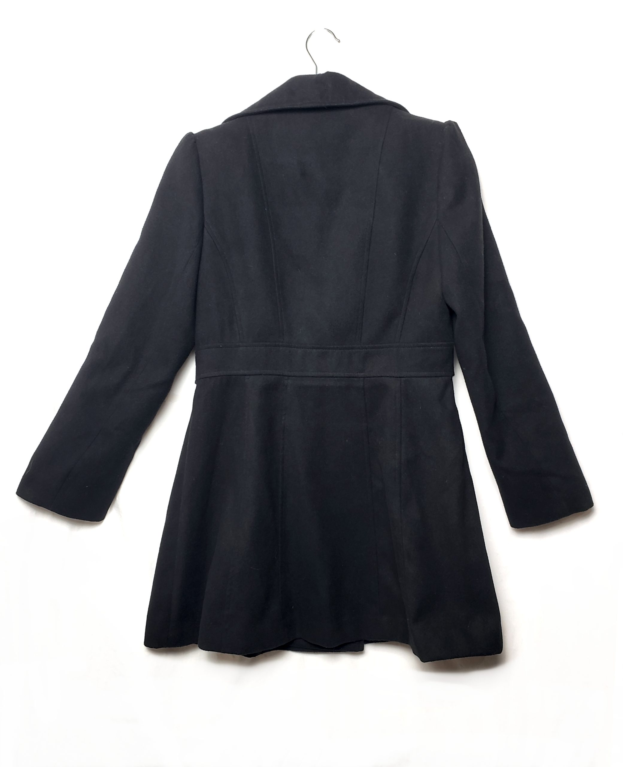 Чорне жіноче пальто Atmosphere з двобортним застібанням - елегантний верхній одяг 3 Чорне жіноче пальто Atmosphere з двобортним застібанням - елегантний верхній одяг - Зображення 3