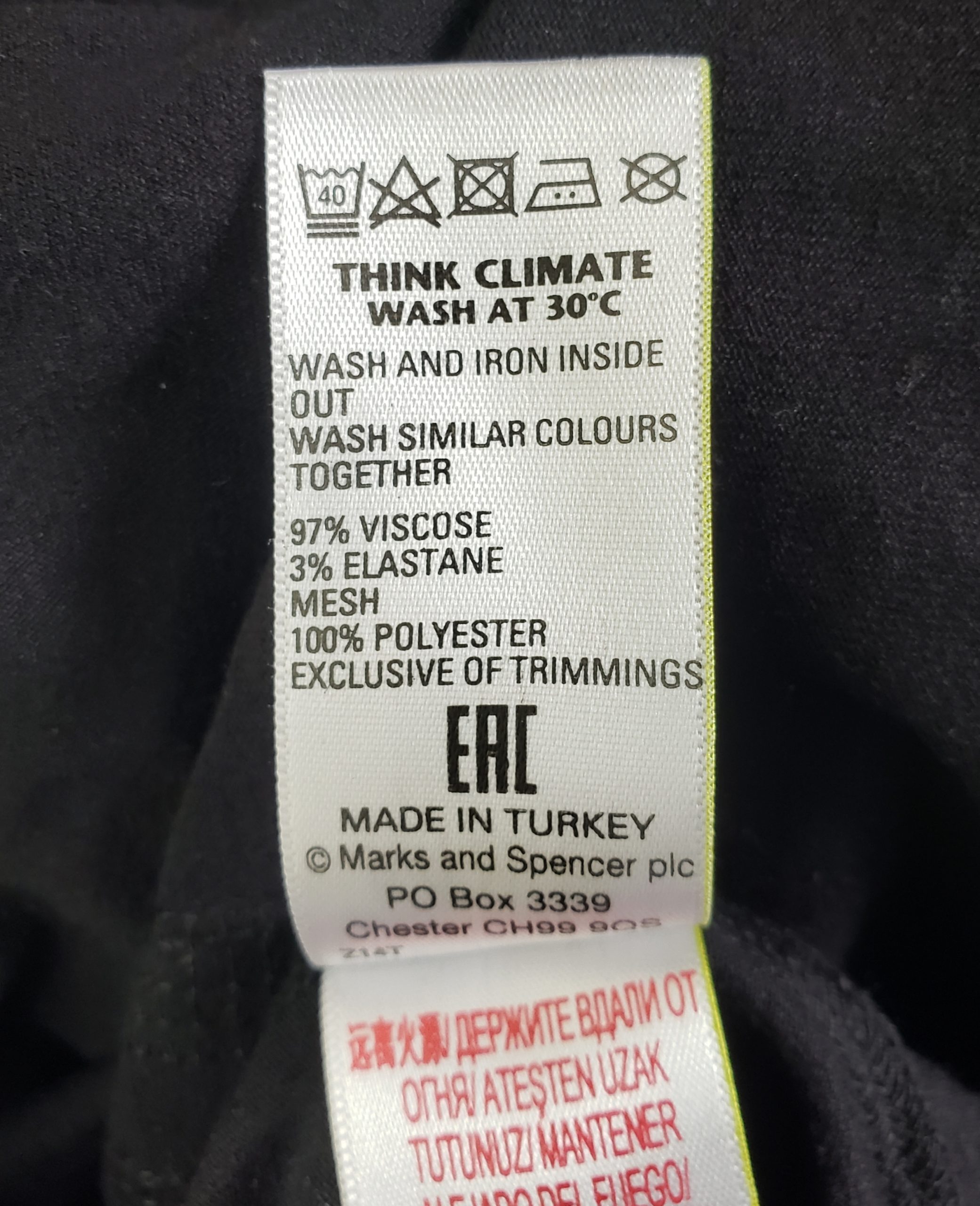 Стильна чорна футболка M&S з паєтками та вишивкою Glitter для дівчинки 11-12 років - модний тренд 7 Стильна чорна футболка M&S з паєтками та вишивкою Glitter для дівчинки 11-12 років - модний тренд - Зображення 7