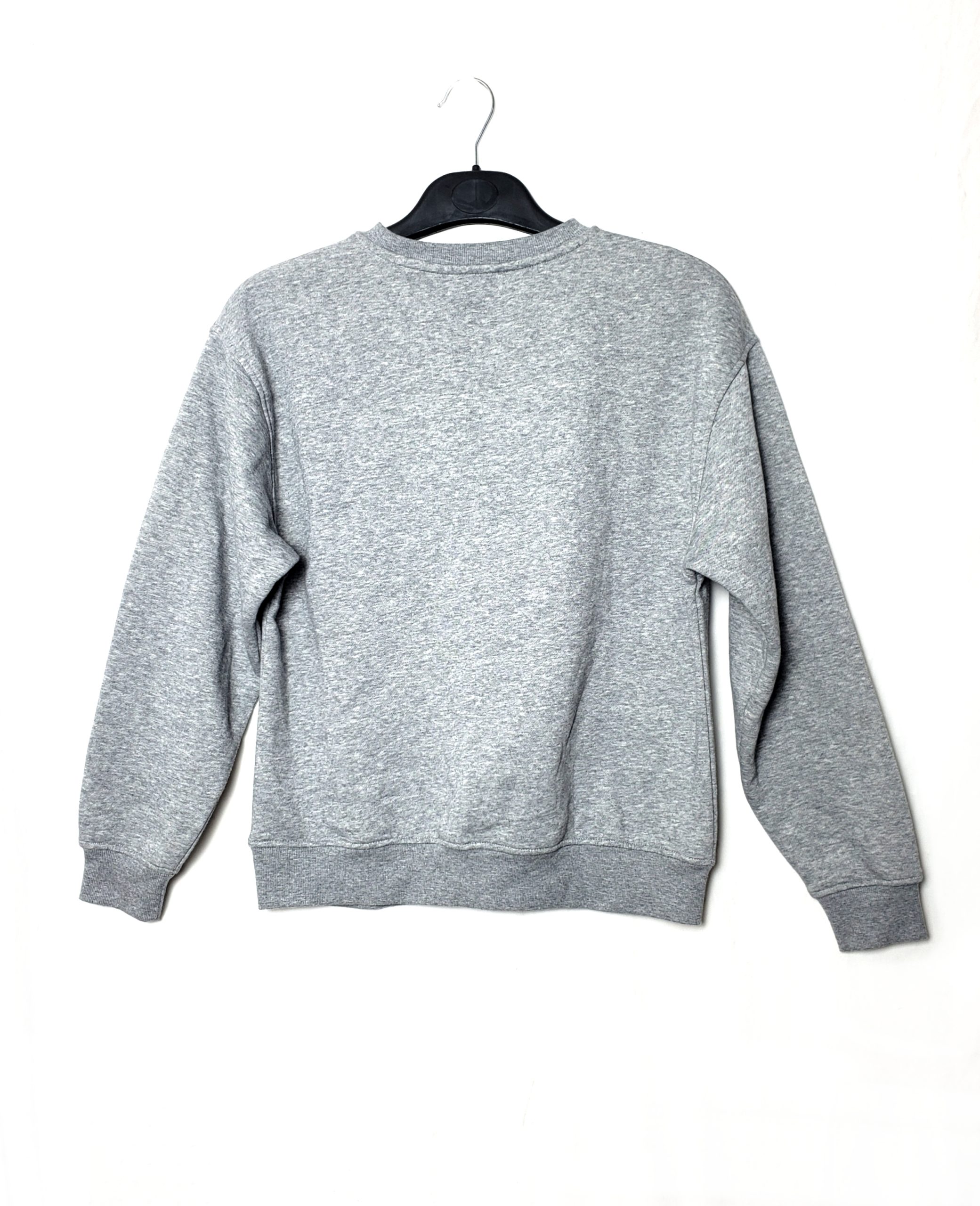 Сірий світшот з написом - вживаний одяг для повсякденного стилю та осінньо-зимового сезону 2 Сірий світшот з написом - вживаний одяг для повсякденного стилю та осінньо-зимового сезону - Зображення 2