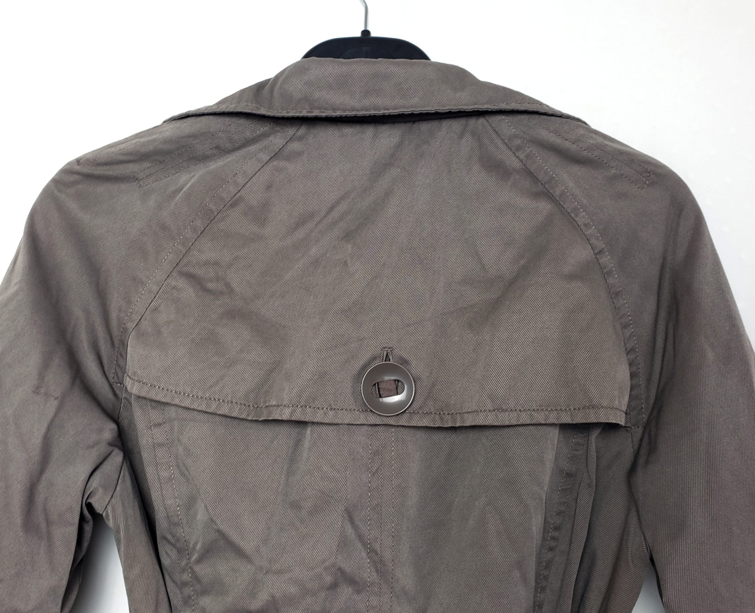 Класичний тренч Betty Jackson Black - стильний плащ для повсякденного носіння та офісу 6 Класичний тренч Betty Jackson Black - стильний плащ для повсякденного носіння та офісу - Зображення 6