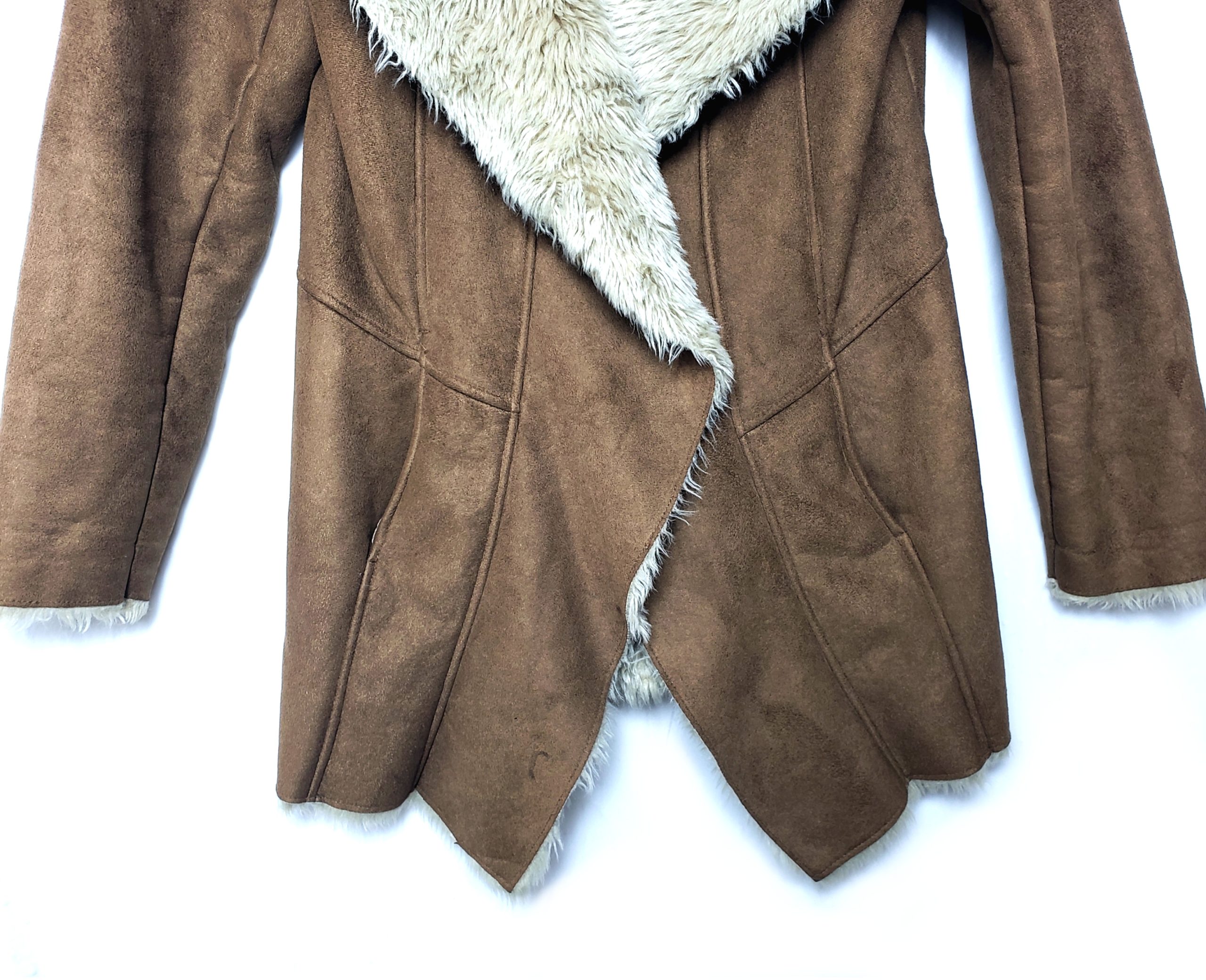 Коричнева куртка з хутряним коміром - стильний верхній одяг для осені та зими 5 Коричнева куртка з хутряним коміром - стильний верхній одяг для осені та зими - Зображення 5