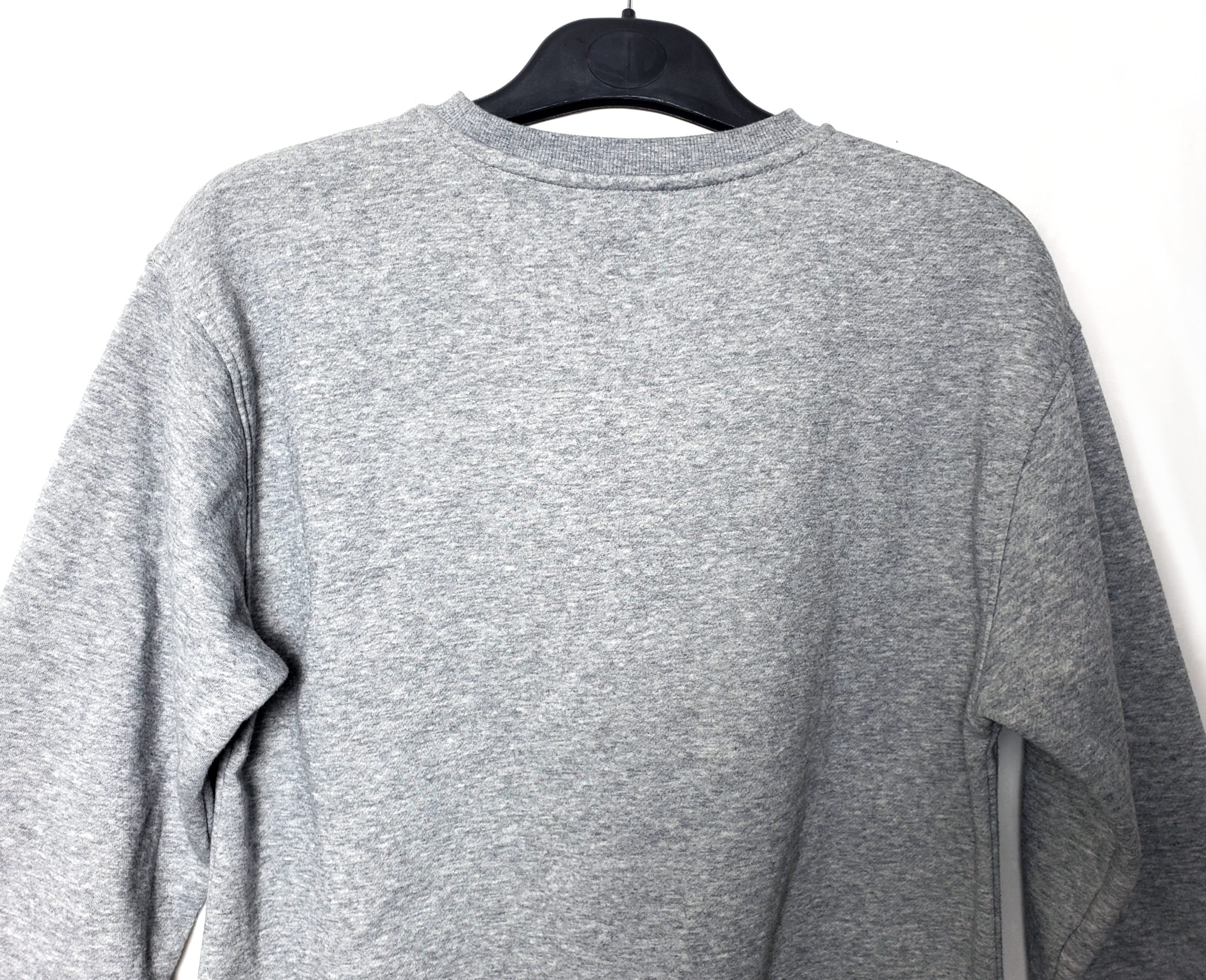 Сірий світшот з написом - вживаний одяг для повсякденного стилю та осінньо-зимового сезону 5 Сірий світшот з написом - вживаний одяг для повсякденного стилю та осінньо-зимового сезону - Зображення 5