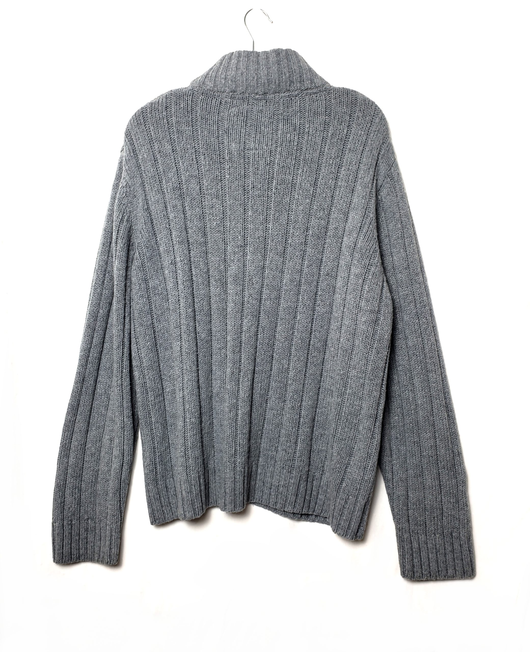 Стильний сірий кардиган з косами - елегантний в'язаний светр для модного образу 2 Стильний сірий кардиган з косами - елегантний в'язаний светр для модного образу - Зображення 2