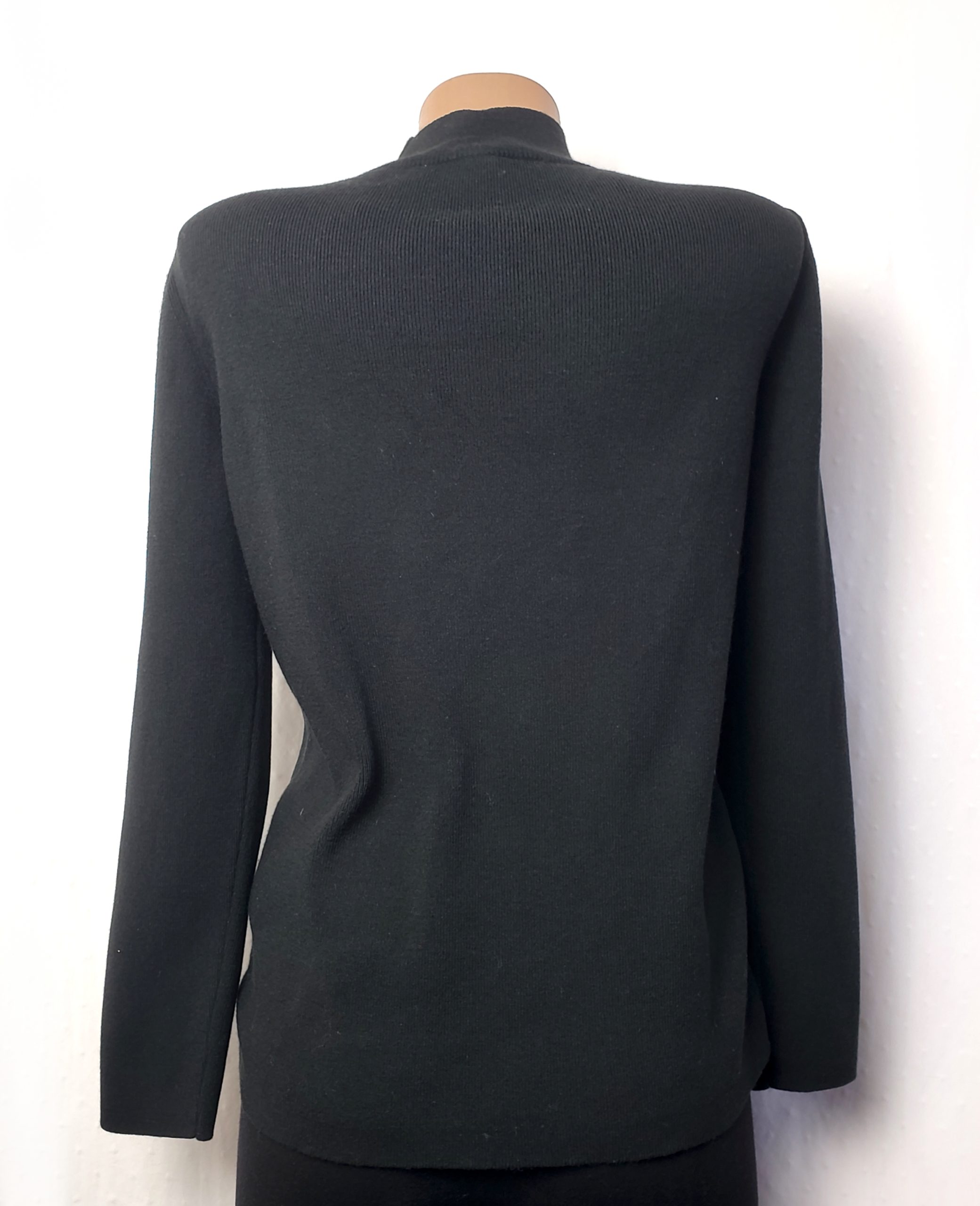 Чорна жіноча кофта ET VOUS з вирізом - елегантний светр з довгим рукавом розмір 12 2 Чорна жіноча кофта ET VOUS з вирізом - елегантний светр з довгим рукавом розмір 12 - Зображення 2