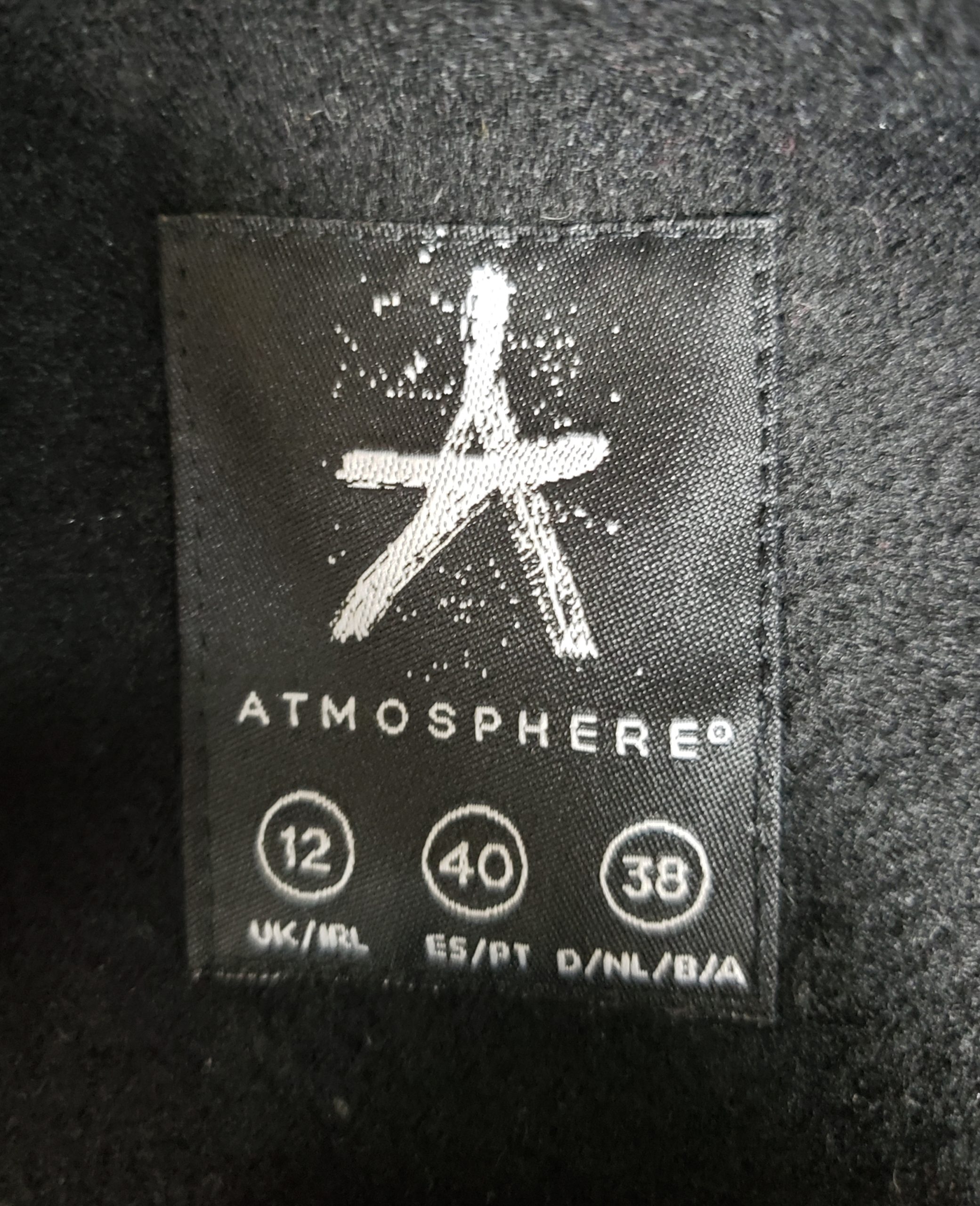 Чорне жіноче пальто Atmosphere з двобортним застібанням - елегантний верхній одяг 10 Чорне жіноче пальто Atmosphere з двобортним застібанням - елегантний верхній одяг - Зображення 10