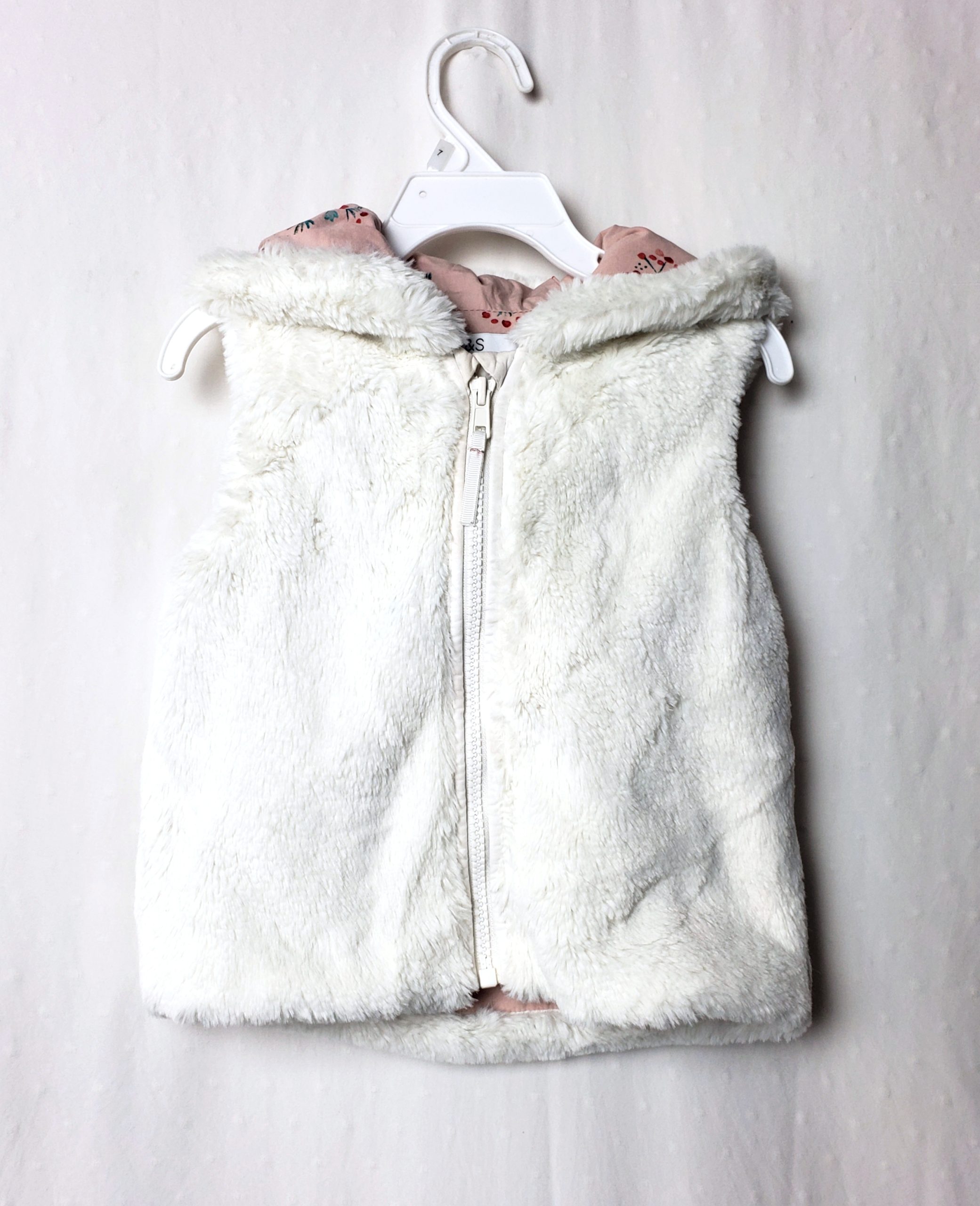 Дитяча жилетка M&S з капюшоном для дівчинки 3-4 роки - білий хутряний жилет з квітковою підкладкою 2 Дитяча жилетка M&S з капюшоном для дівчинки 3-4 роки - білий хутряний жилет з квітковою підкладкою - Зображення 2