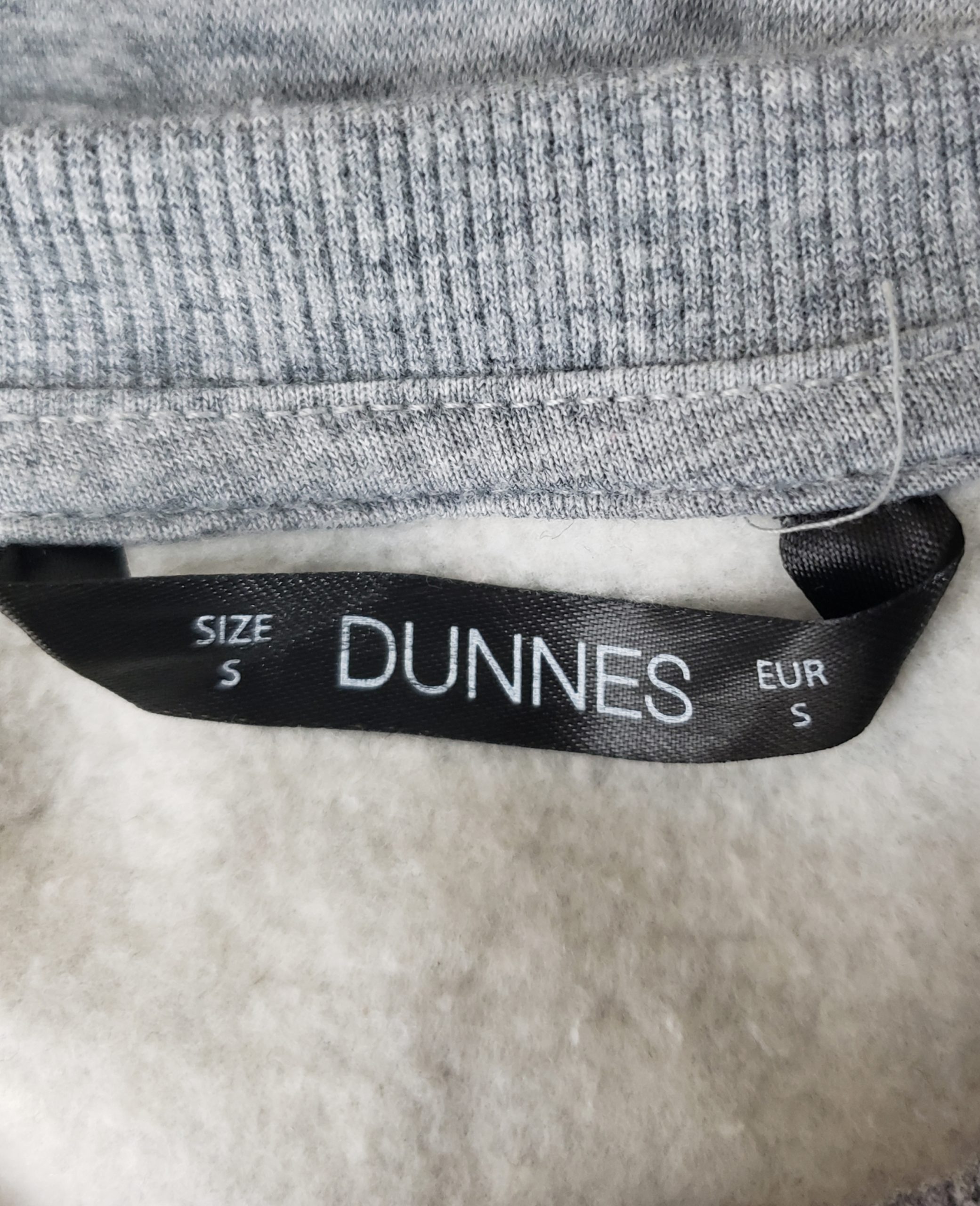 Сірий світшот з написом - вживаний одяг для повсякденного стилю та осінньо-зимового сезону 7 Сірий світшот з написом - вживаний одяг для повсякденного стилю та осінньо-зимового сезону - Зображення 7