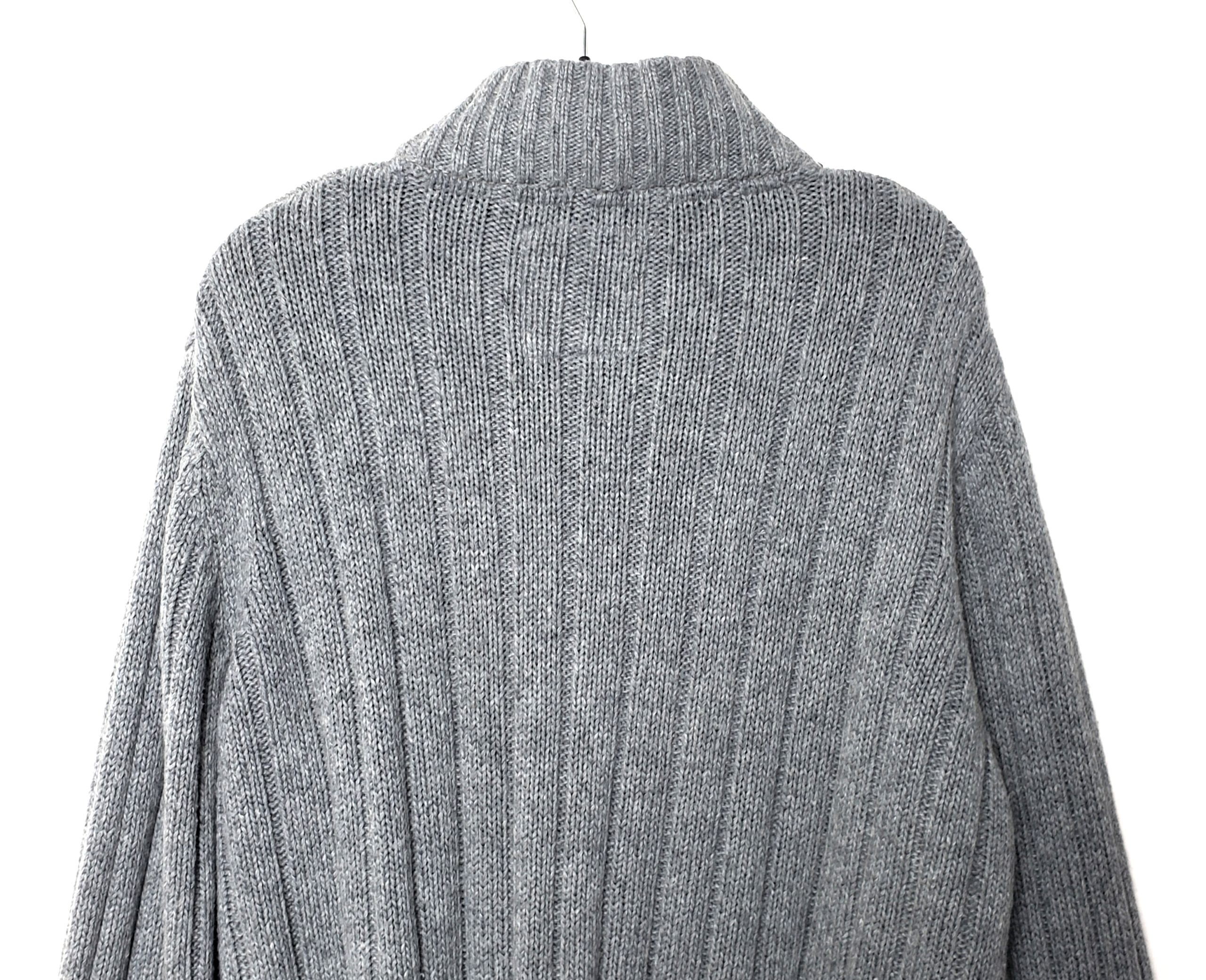 Стильний сірий кардиган з косами - елегантний в'язаний светр для модного образу 5 Стильний сірий кардиган з косами - елегантний в'язаний светр для модного образу - Зображення 5