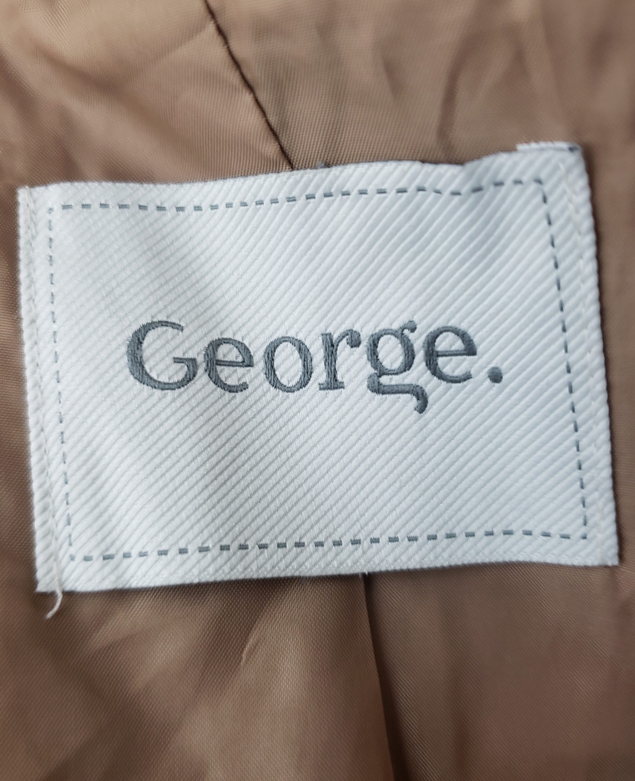 Класичне бежеве пальто George жіноче вживане - стильний верхній одяг з поліестеру 9 Класичне бежеве пальто George жіноче вживане - стильний верхній одяг з поліестеру - Зображення 9