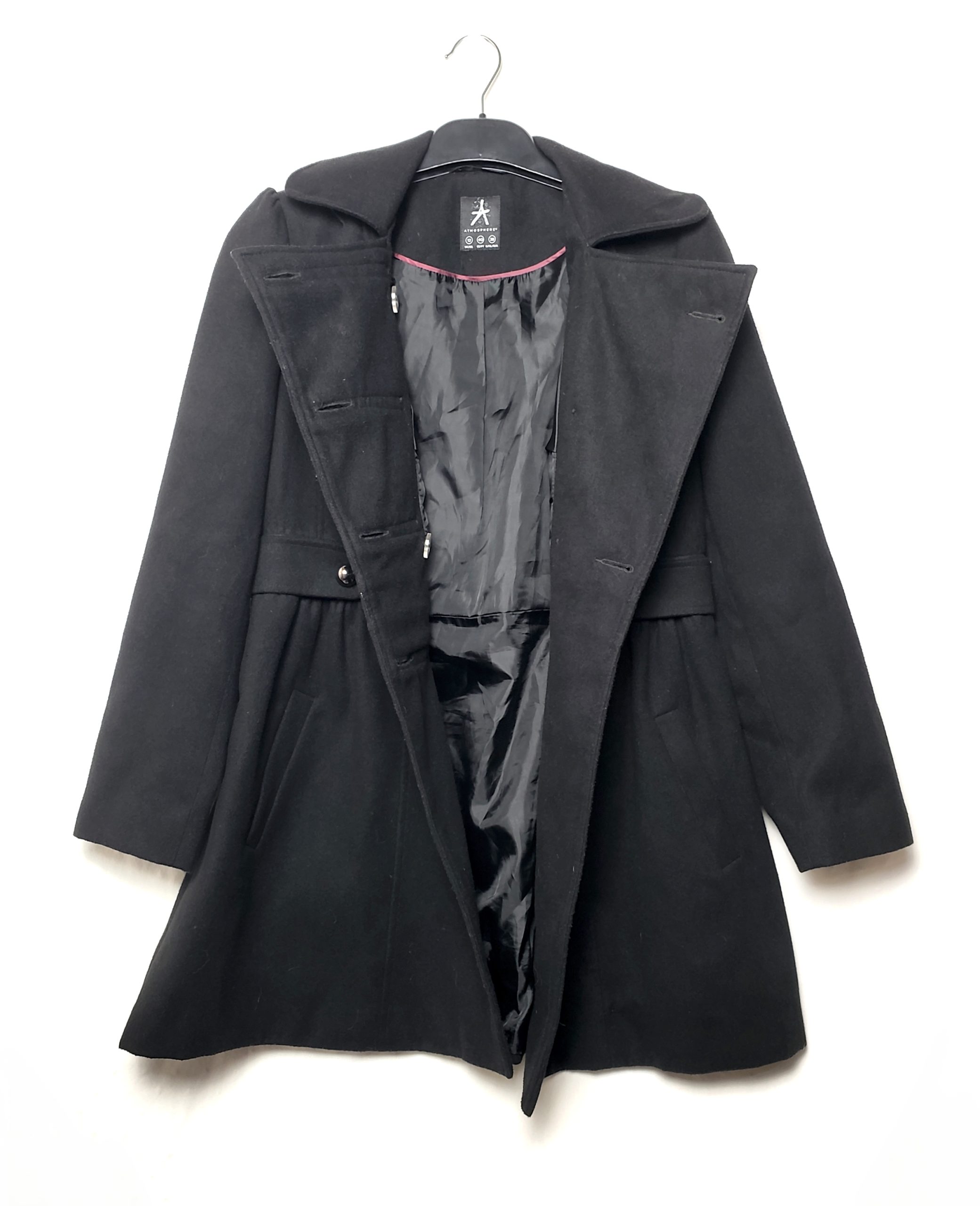 Чорне жіноче пальто Atmosphere з двобортним застібанням - елегантний верхній одяг 1 Чорне жіноче пальто Atmosphere з двобортним застібанням - елегантний верхній одяг