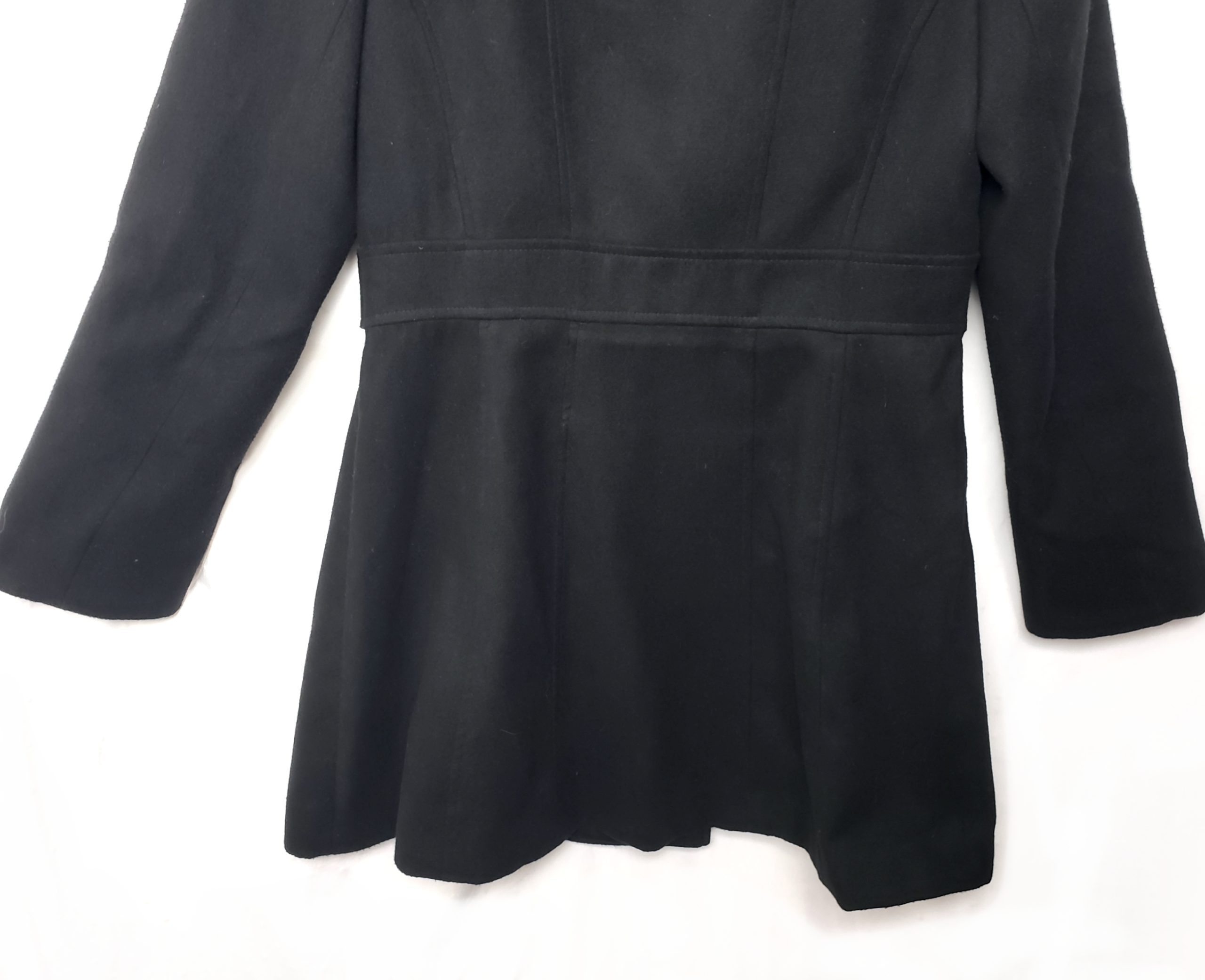 Чорне жіноче пальто Atmosphere з двобортним застібанням - елегантний верхній одяг 7 Чорне жіноче пальто Atmosphere з двобортним застібанням - елегантний верхній одяг - Зображення 7