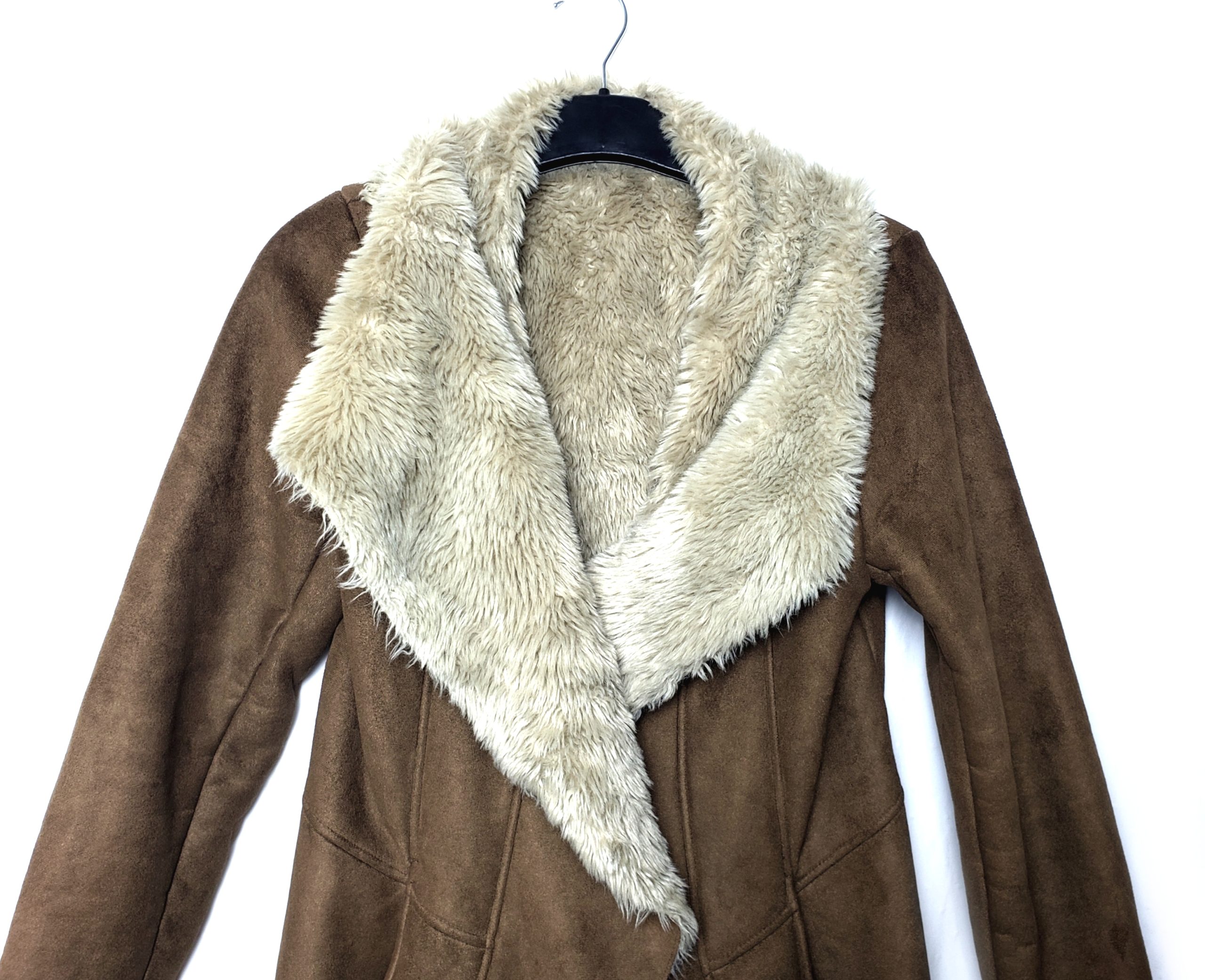 Коричнева куртка з хутряним коміром - стильний верхній одяг для осені та зими 4 Коричнева куртка з хутряним коміром - стильний верхній одяг для осені та зими - Зображення 4