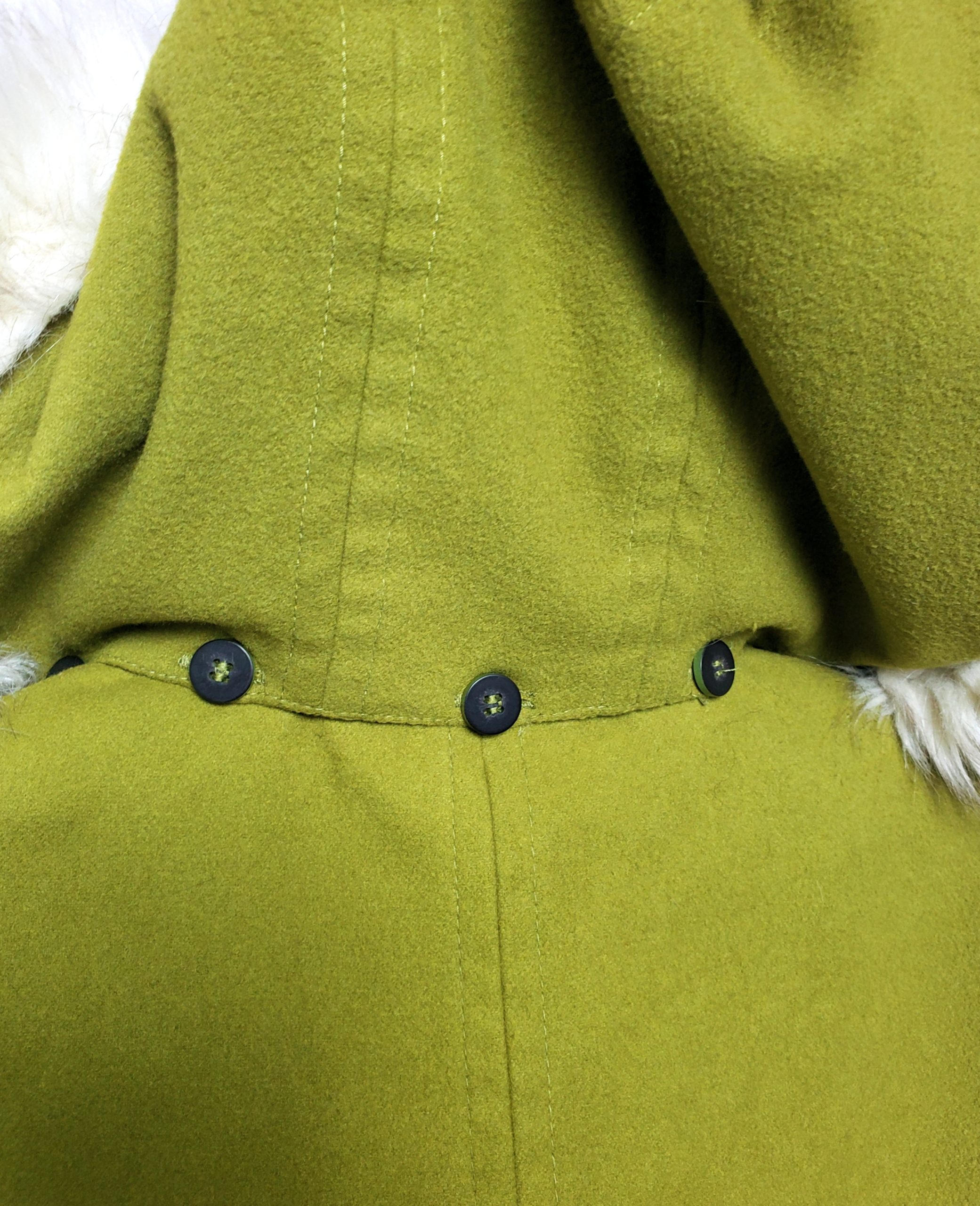 Жіноче пальто Topshop салатового кольору з хутряним коміром - вживаний одяг розмір 36 7 Жіноче пальто Topshop салатового кольору з хутряним коміром - вживаний одяг розмір 36 - Зображення 7